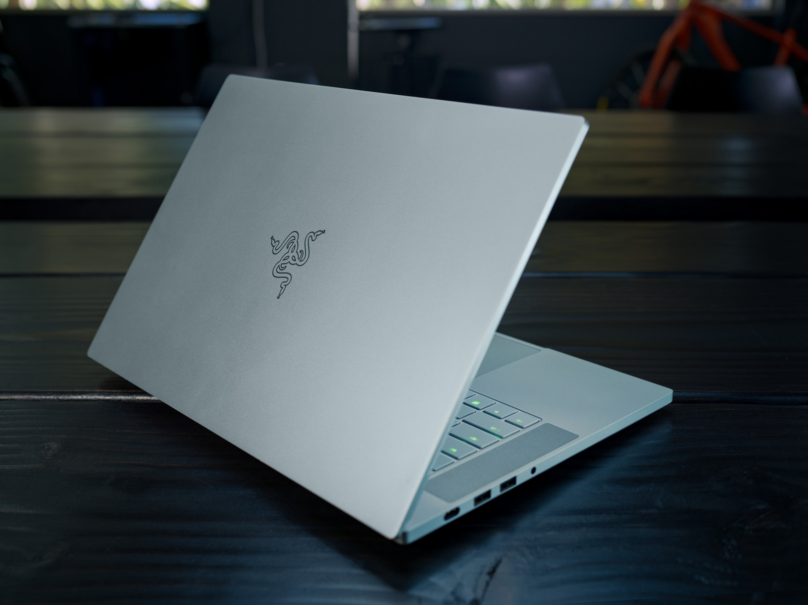 絕美Razer Blade 15水銀白限量發售，新增黑色入門機型 | 4Gamers