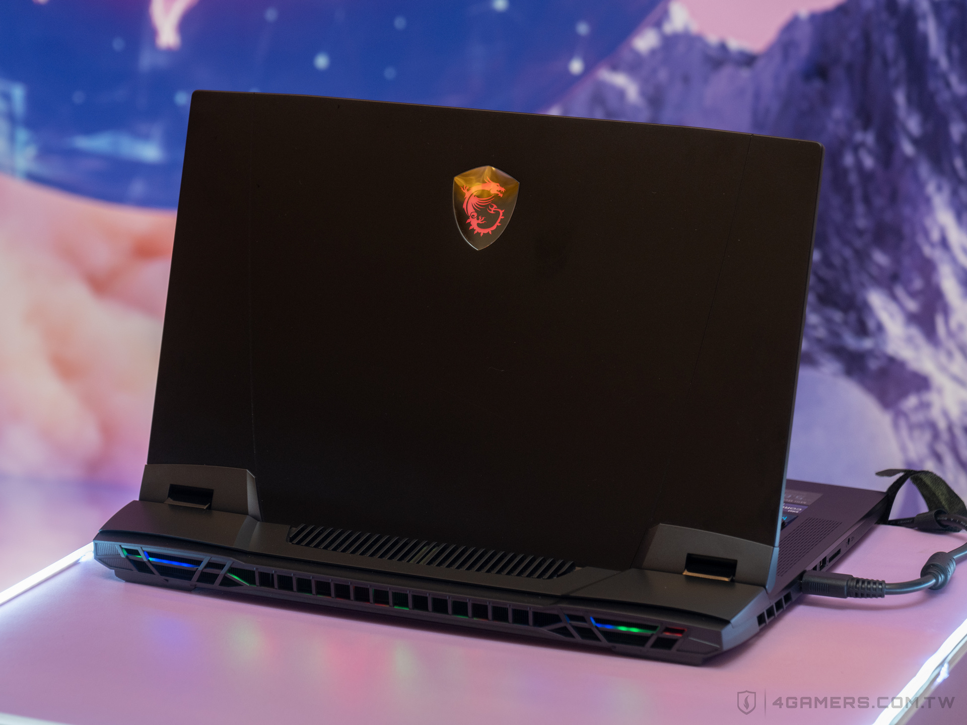 MSI Titan GT77 HX 13V