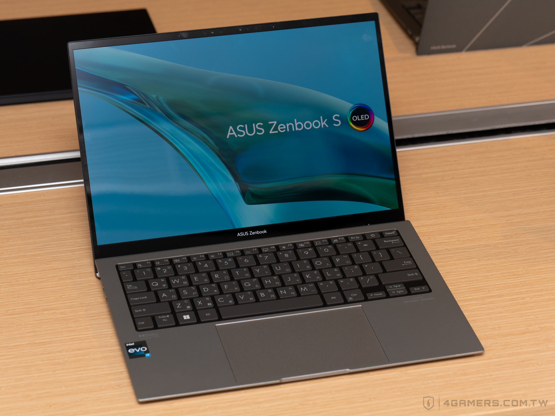 ASUS Zenbook S 13 OLED UX5304