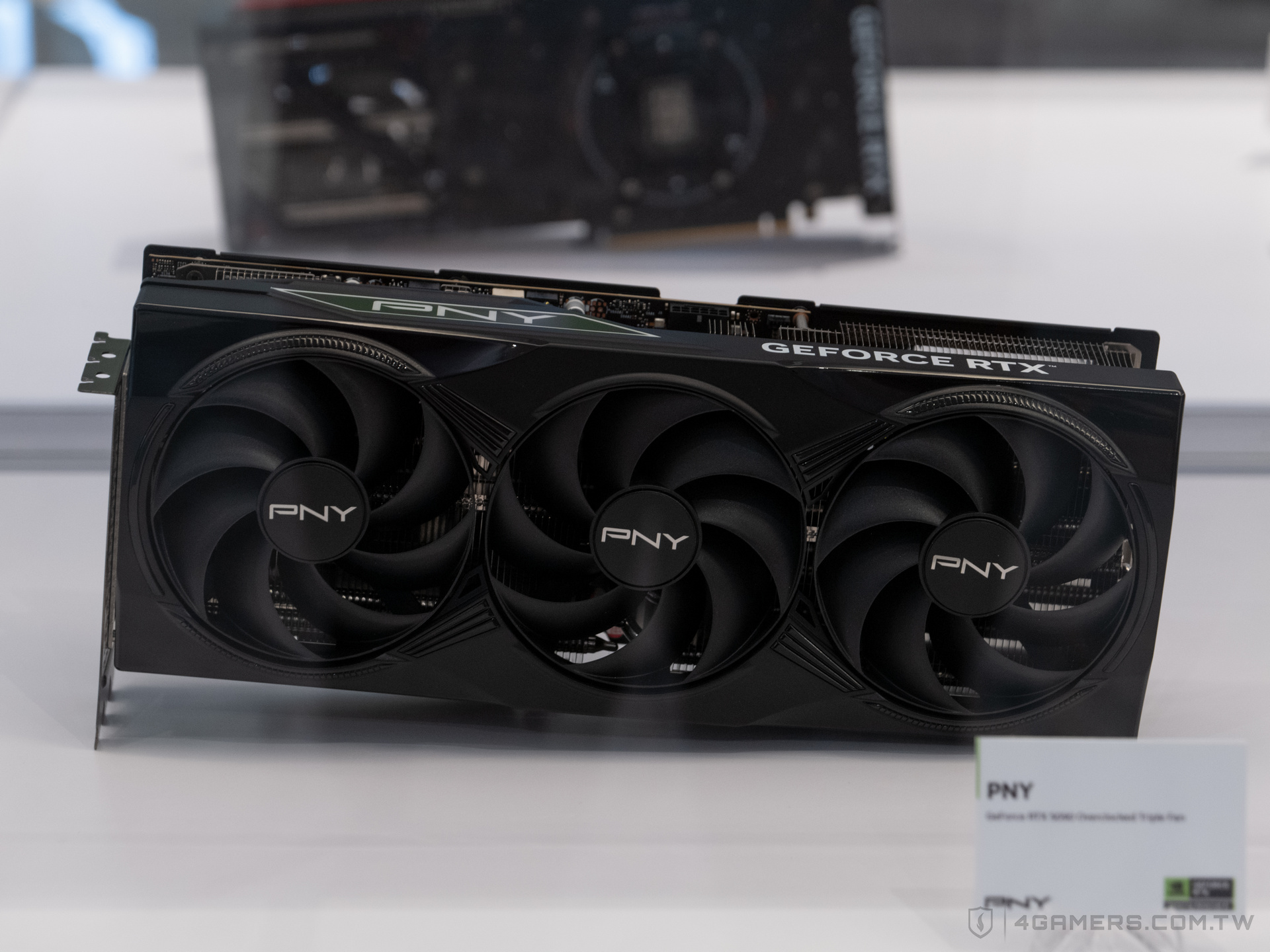 PNY 必恩威 GeForce RTX 5090 Overclocked Triple Fan