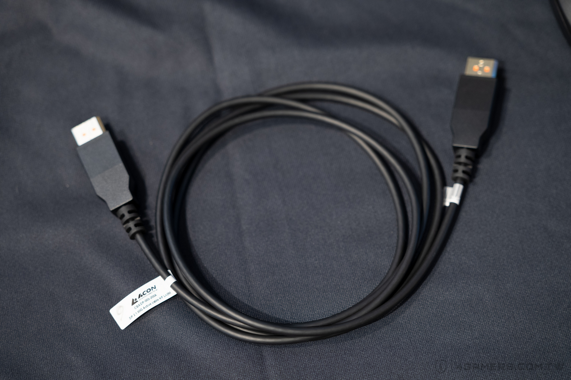 DisplayPort 2.1b DP80LL
