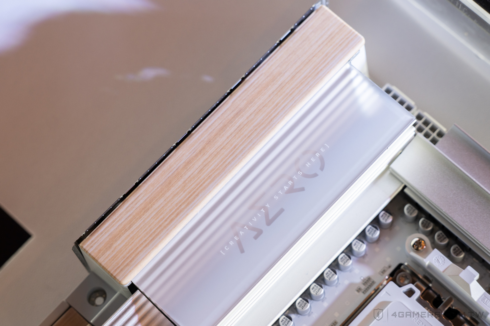 GIGABYTE X870E AERO X3D WOOD