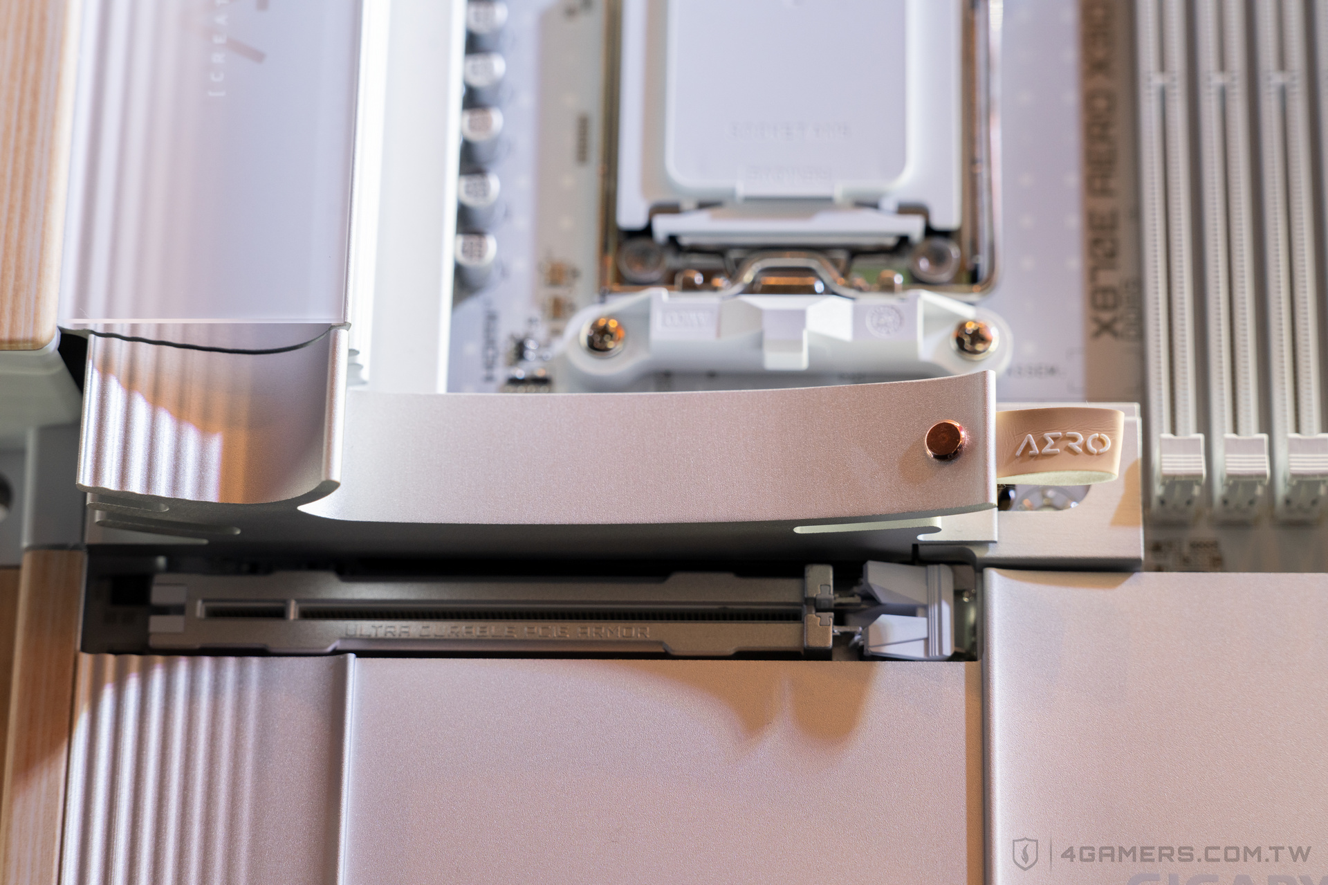 GIGABYTE X870E AERO X3D WOOD