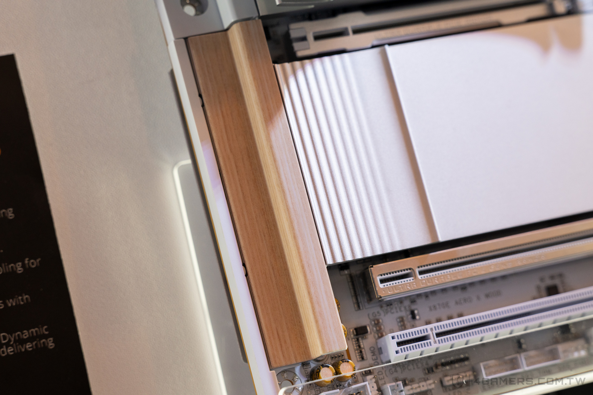 GIGABYTE X870E AERO X3D WOOD