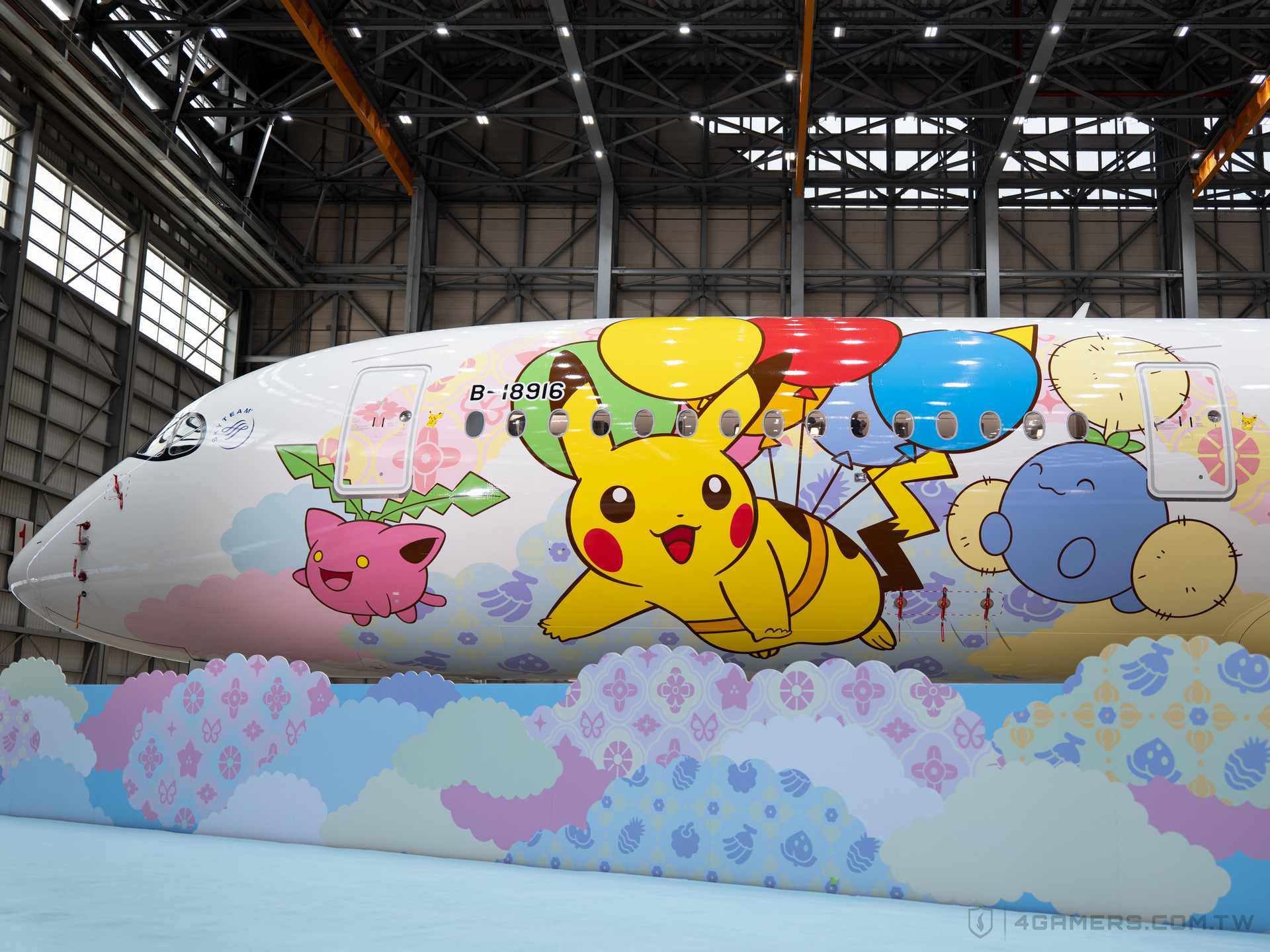 華航 皮卡丘彩繪機 CI2