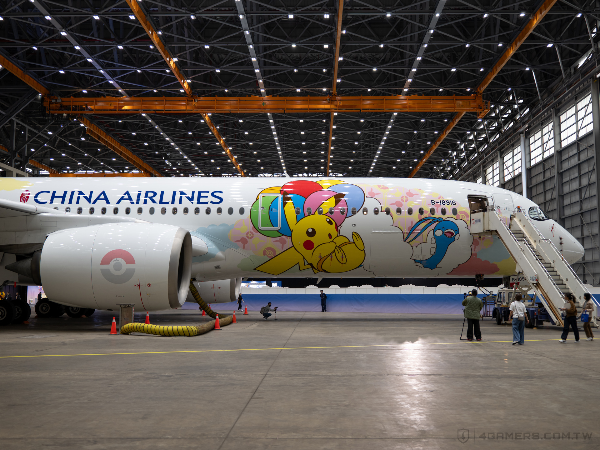 華航 皮卡丘彩繪機 CI2