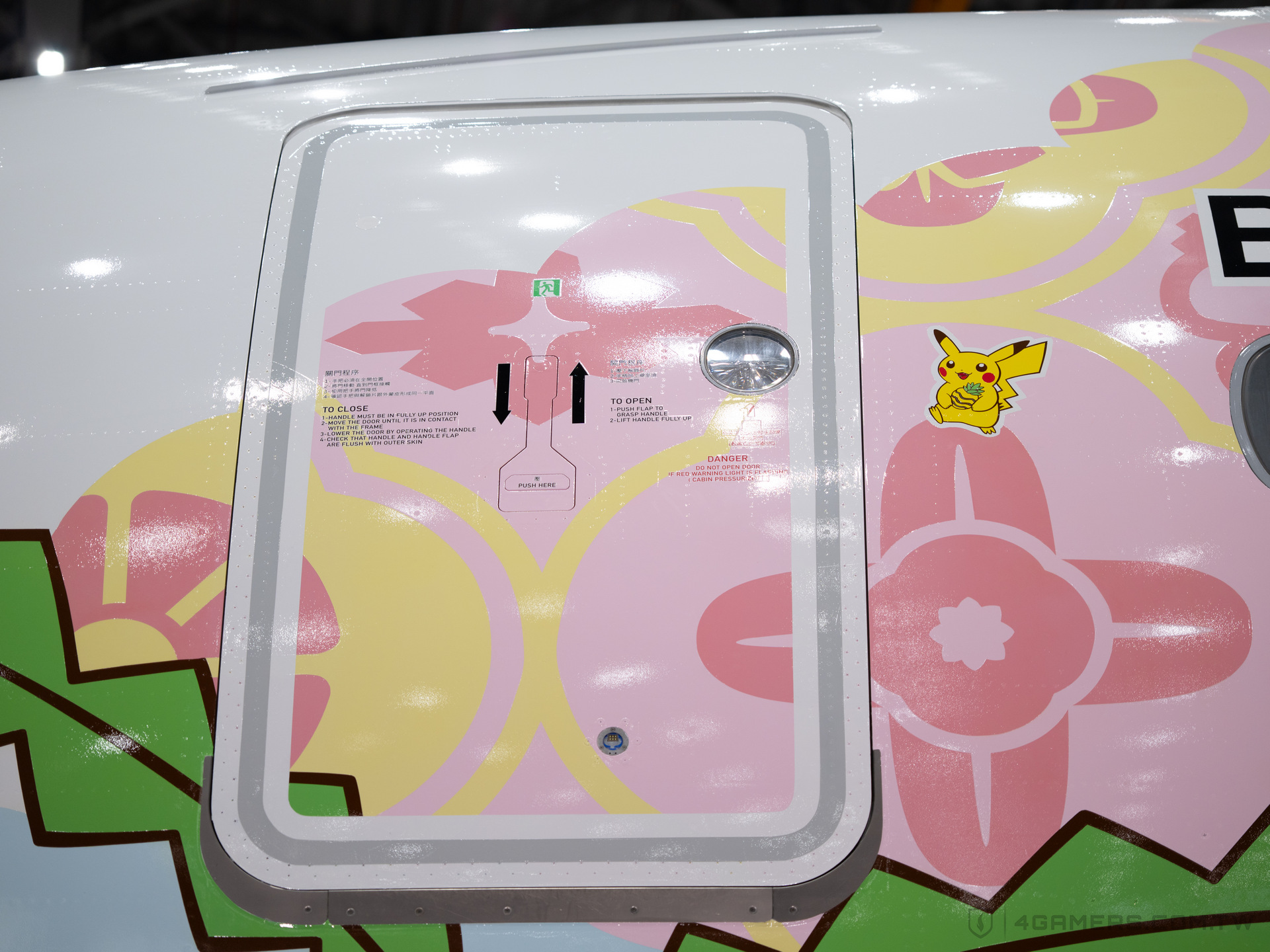 華航 皮卡丘彩繪機 CI2