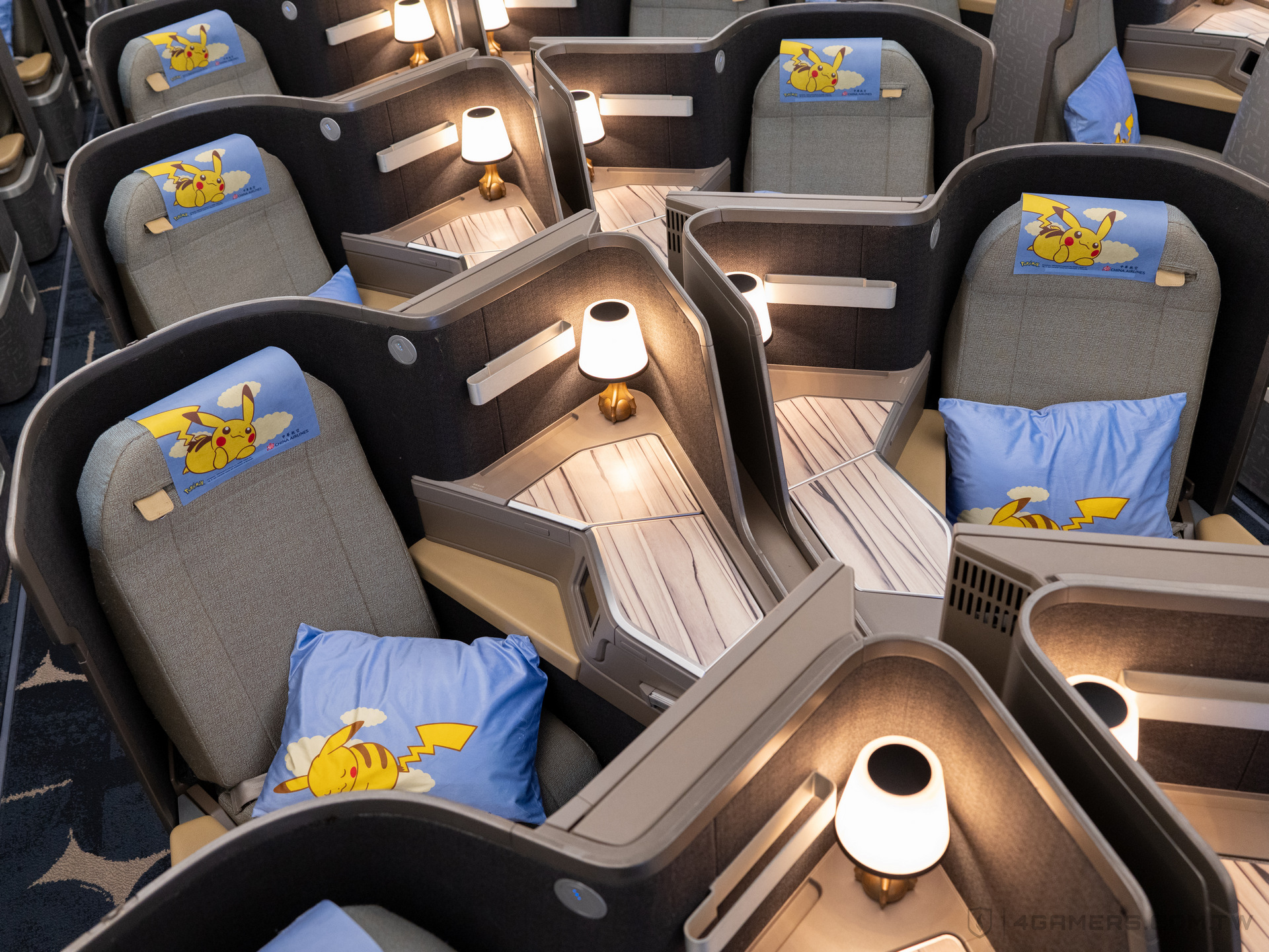 華航 皮卡丘彩繪機 CI2