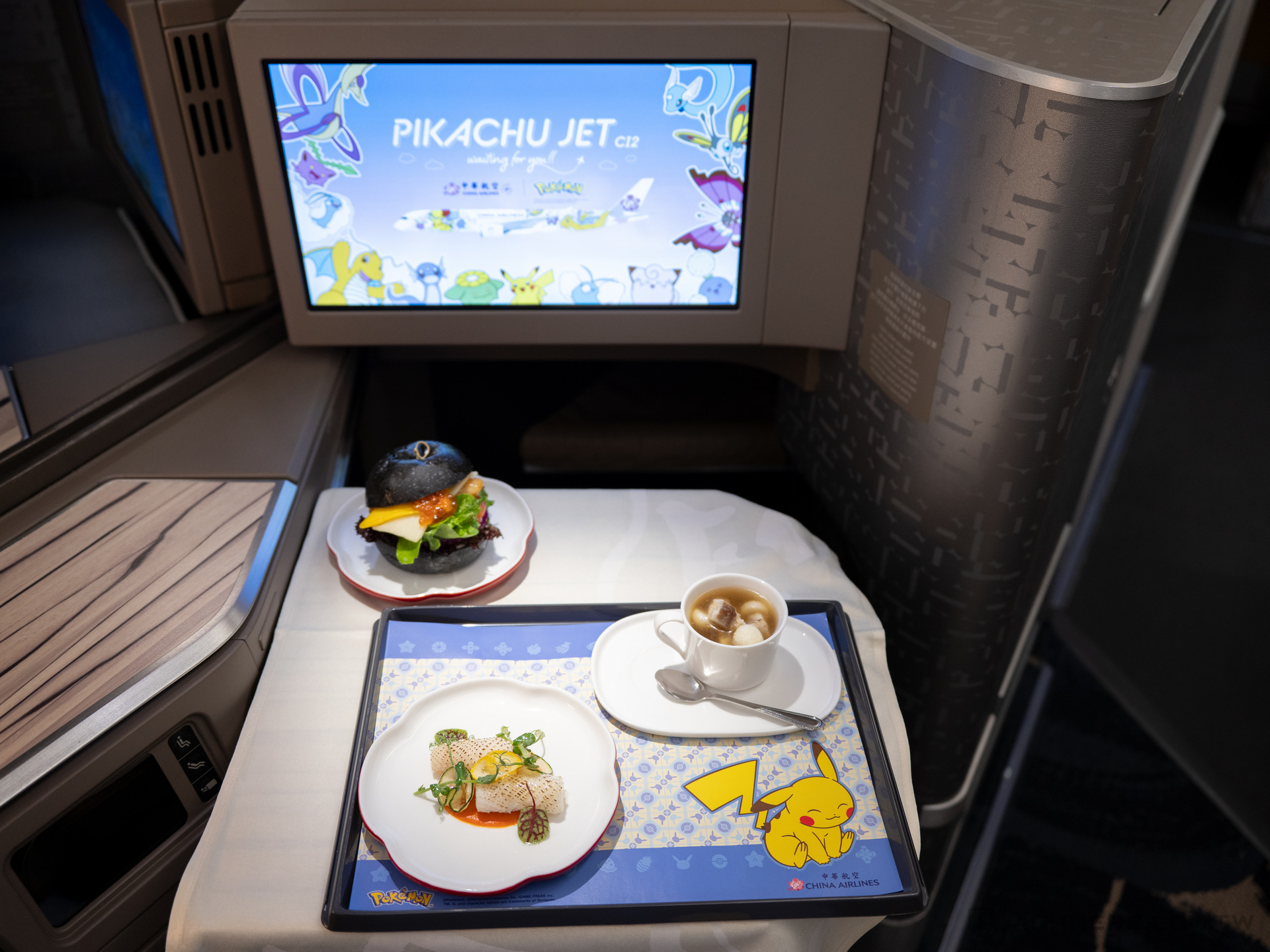 華航 皮卡丘彩繪機 CI2