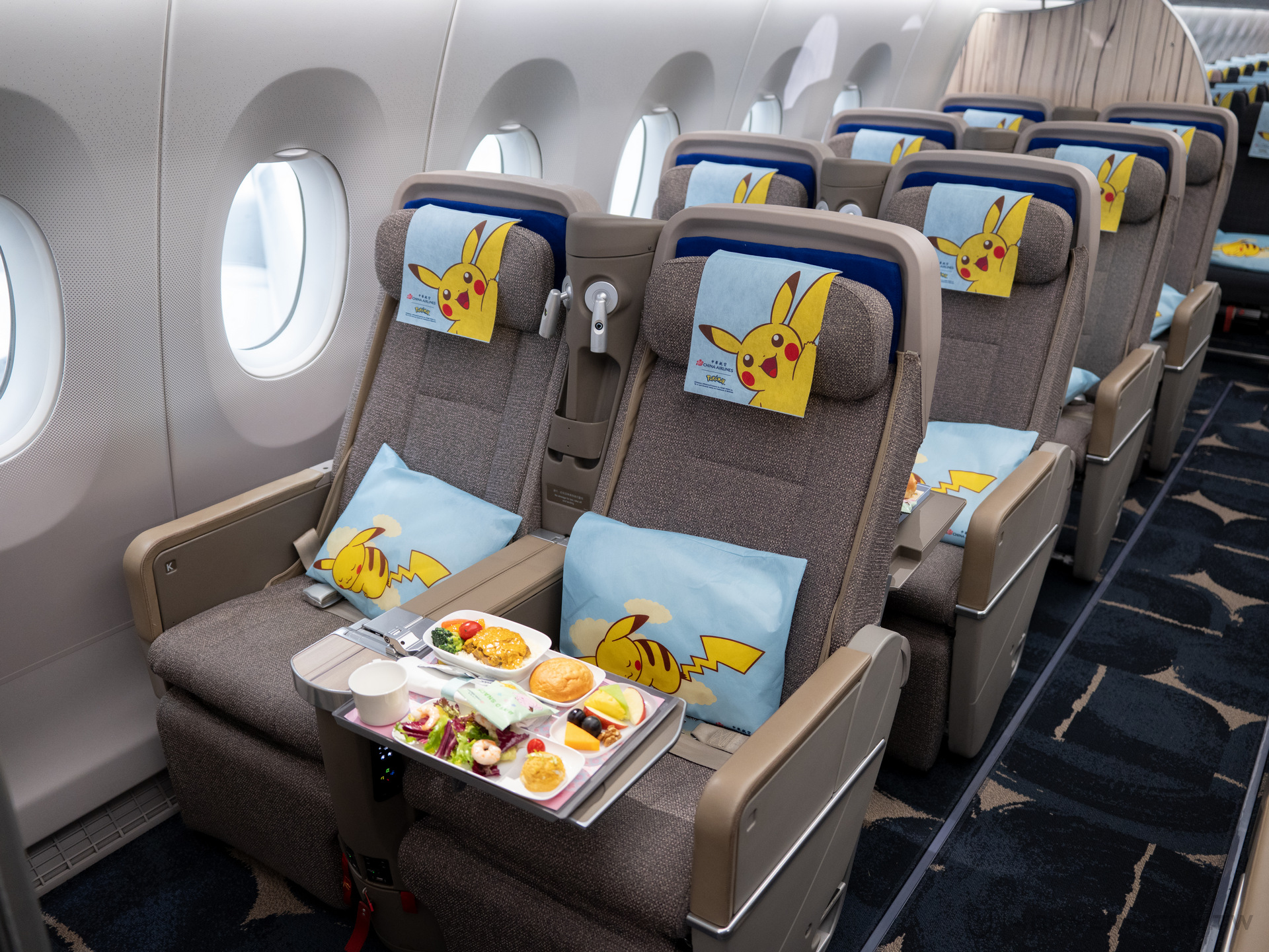 華航 皮卡丘彩繪機 CI2