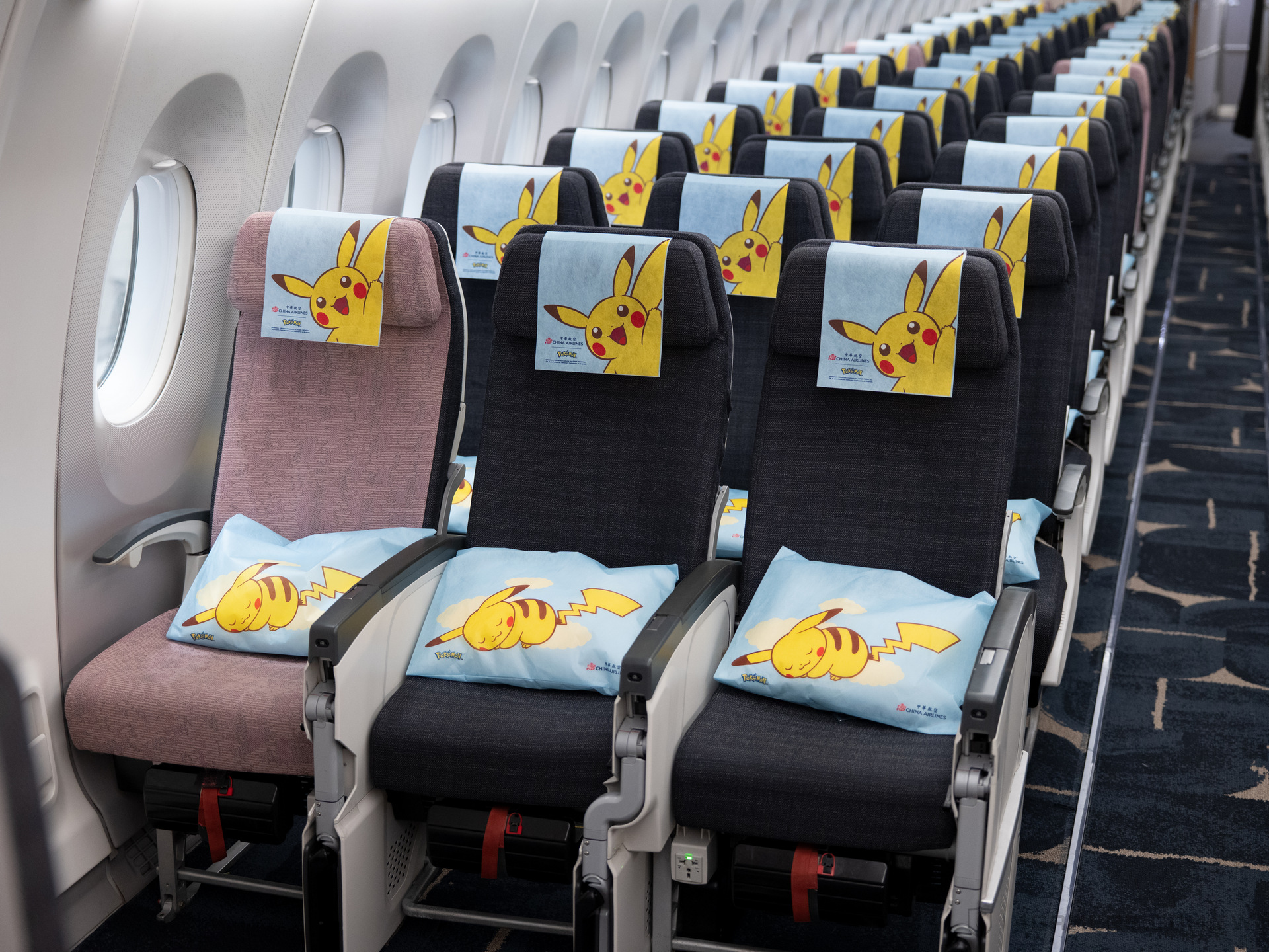 華航 皮卡丘彩繪機 CI2