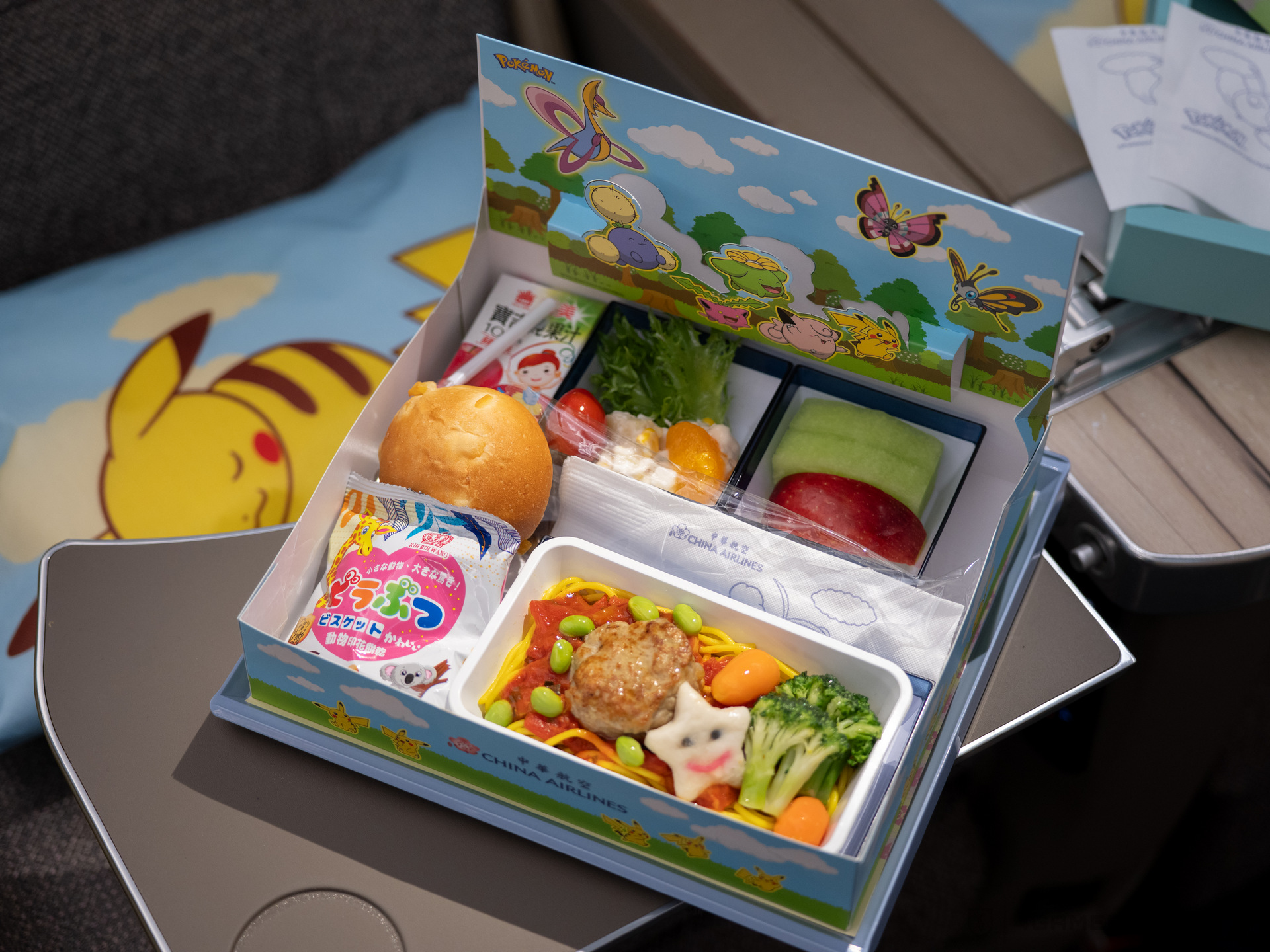 華航 皮卡丘彩繪機 CI2