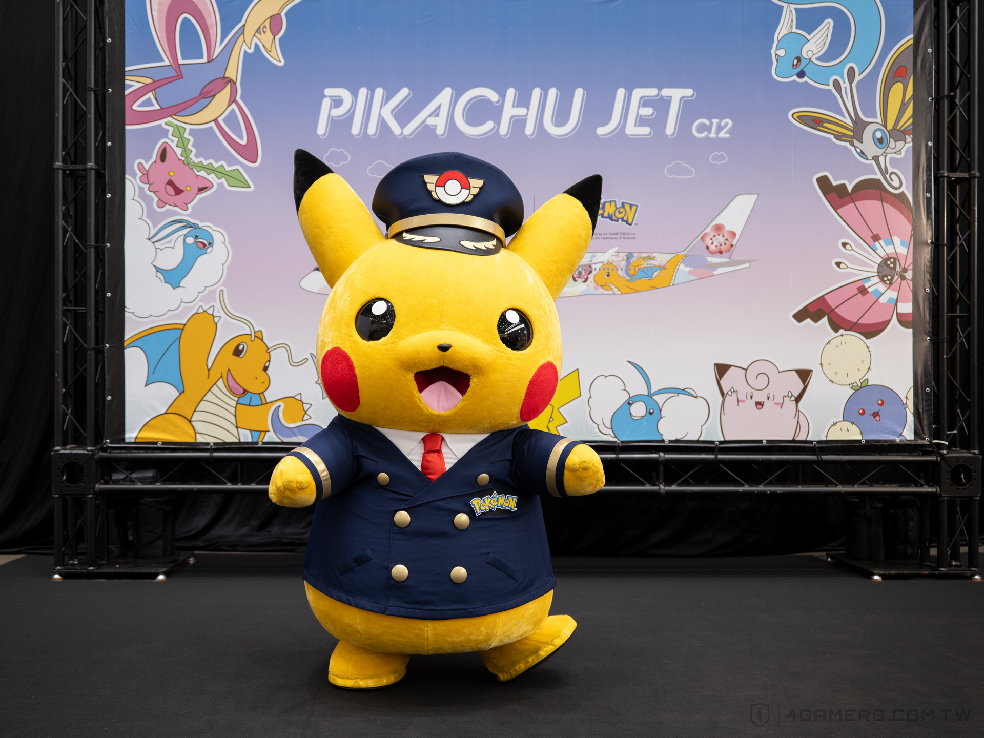 華航 皮卡丘彩繪機 CI2