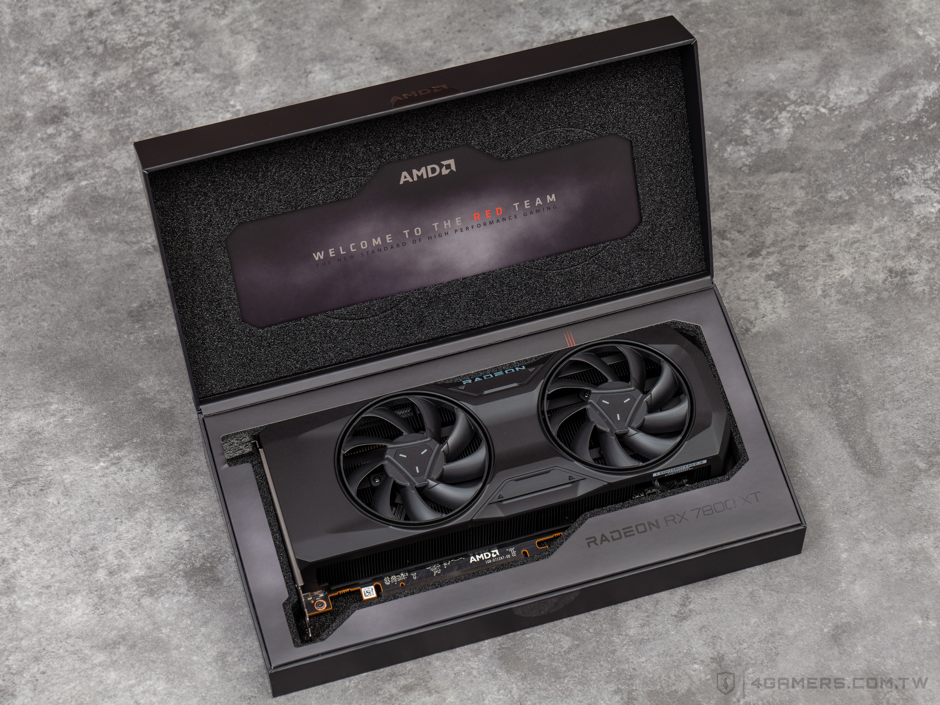 AMD Radeon RX 7800 XT and RX 7700 XT