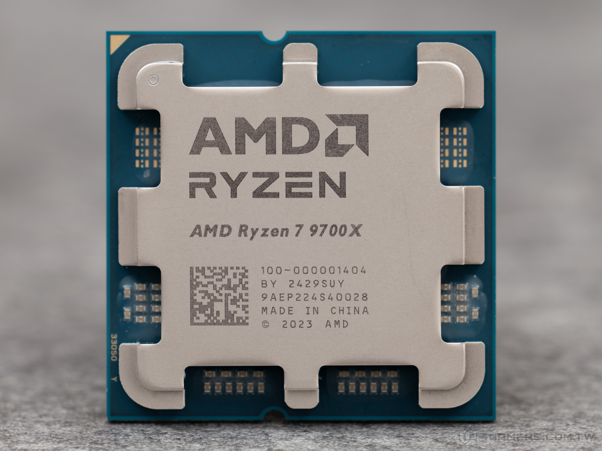 AMD Ryzen 7 9700X & Ryzen 5 9600X