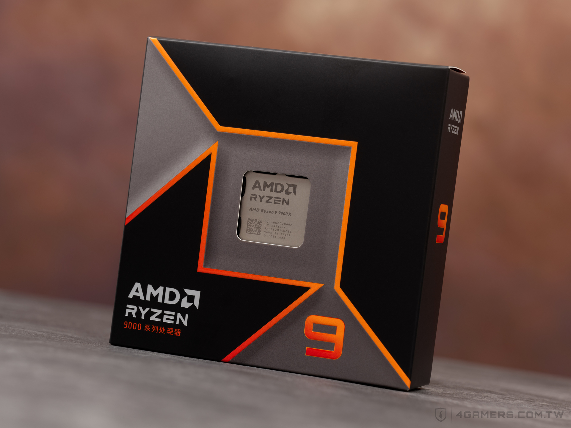 AMD Ryzen 9 9950X and 9900X