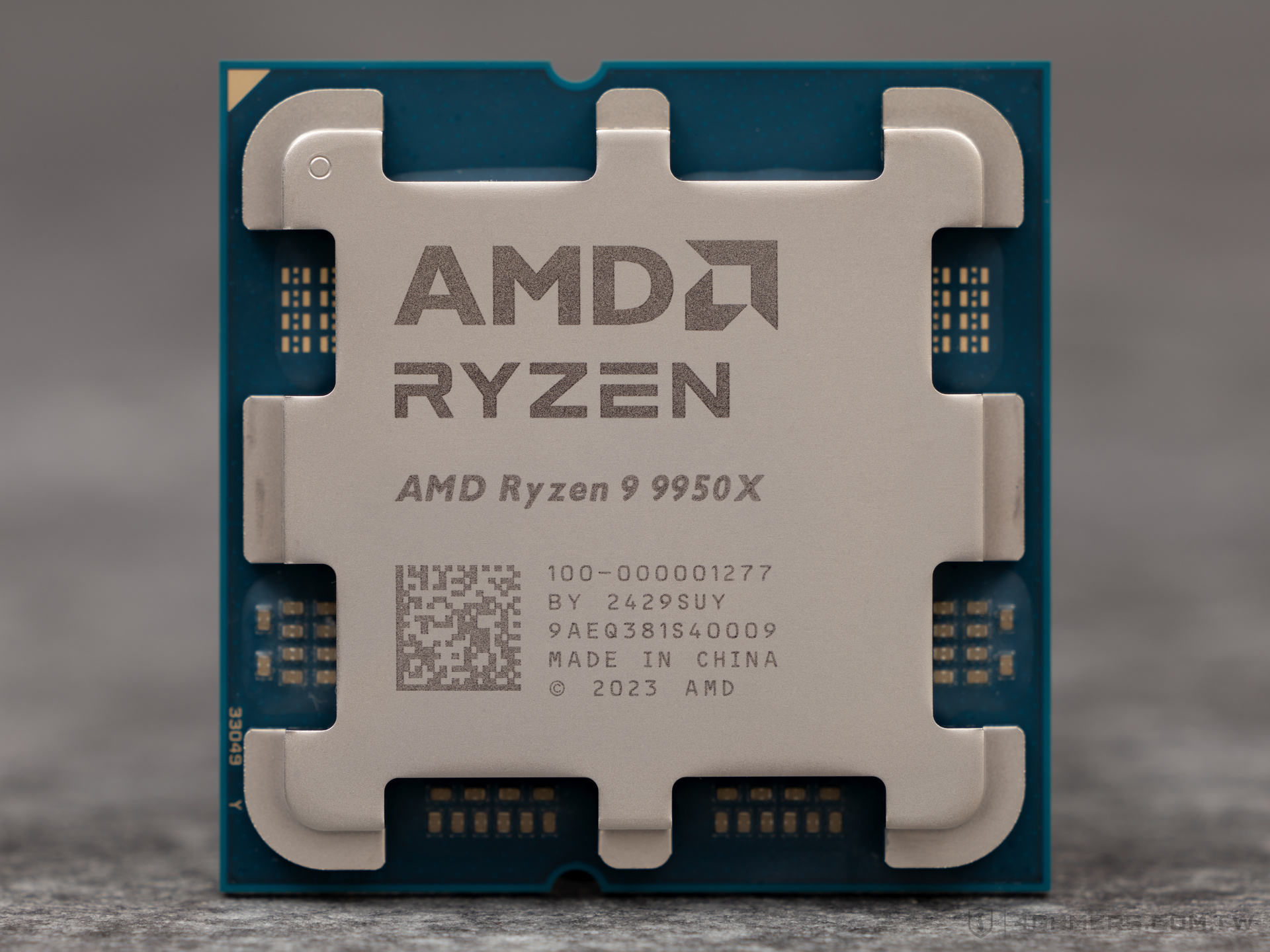 AMD Ryzen 9 9950X and 9900X