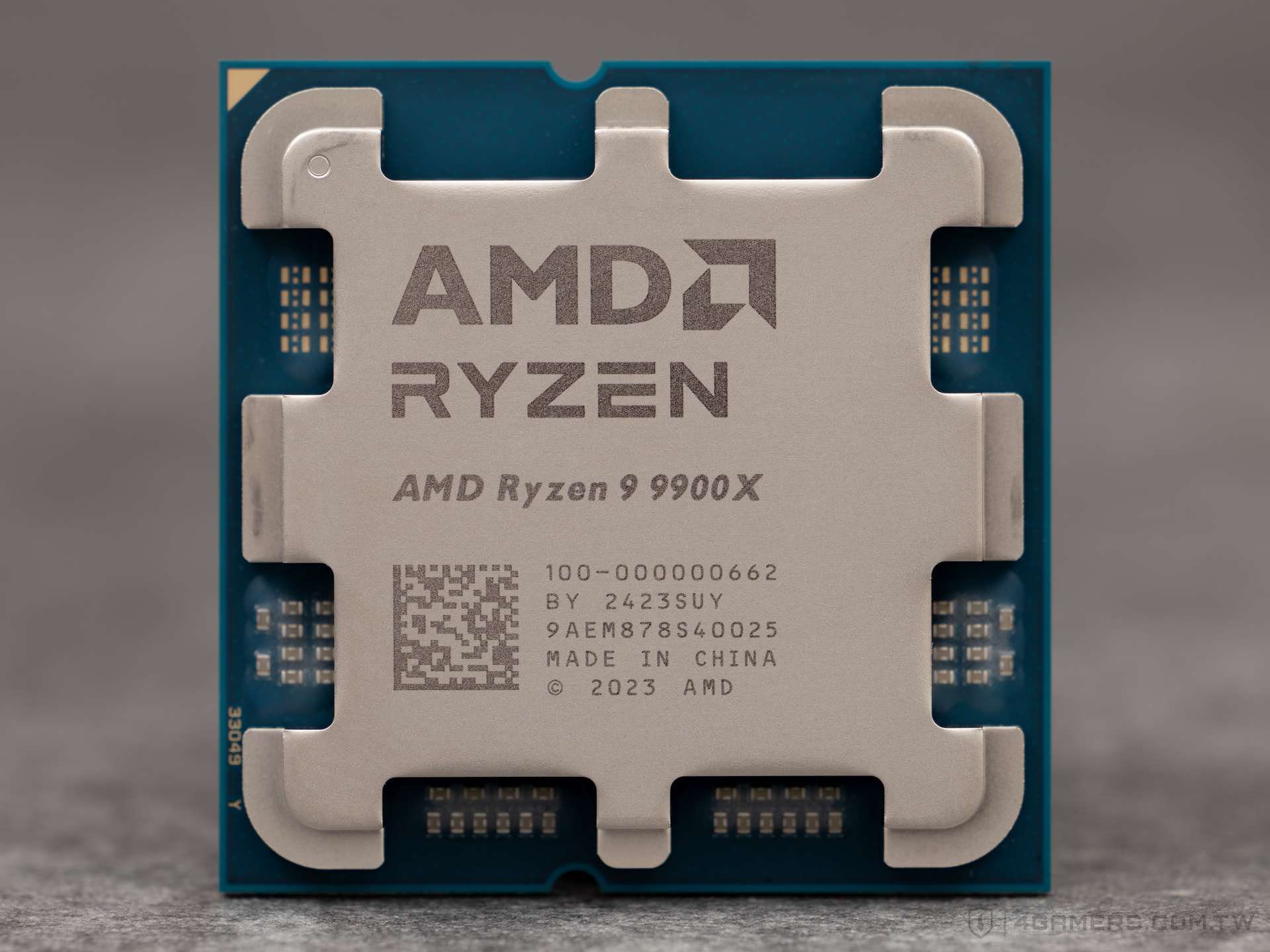 AMD Ryzen 9 9950X and 9900X