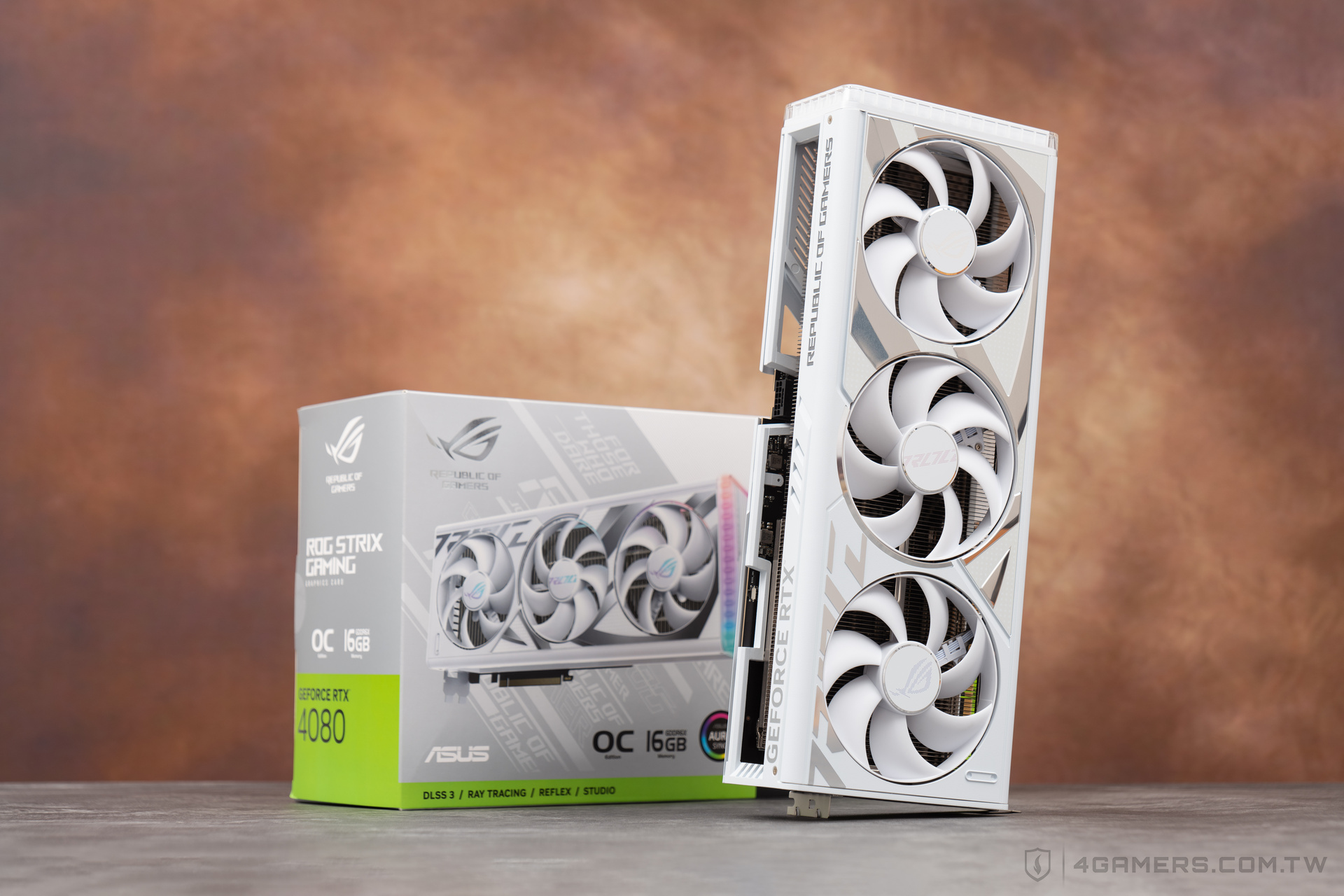 ASUS ROG Strix GeForce RTX 4080 White 潮競白