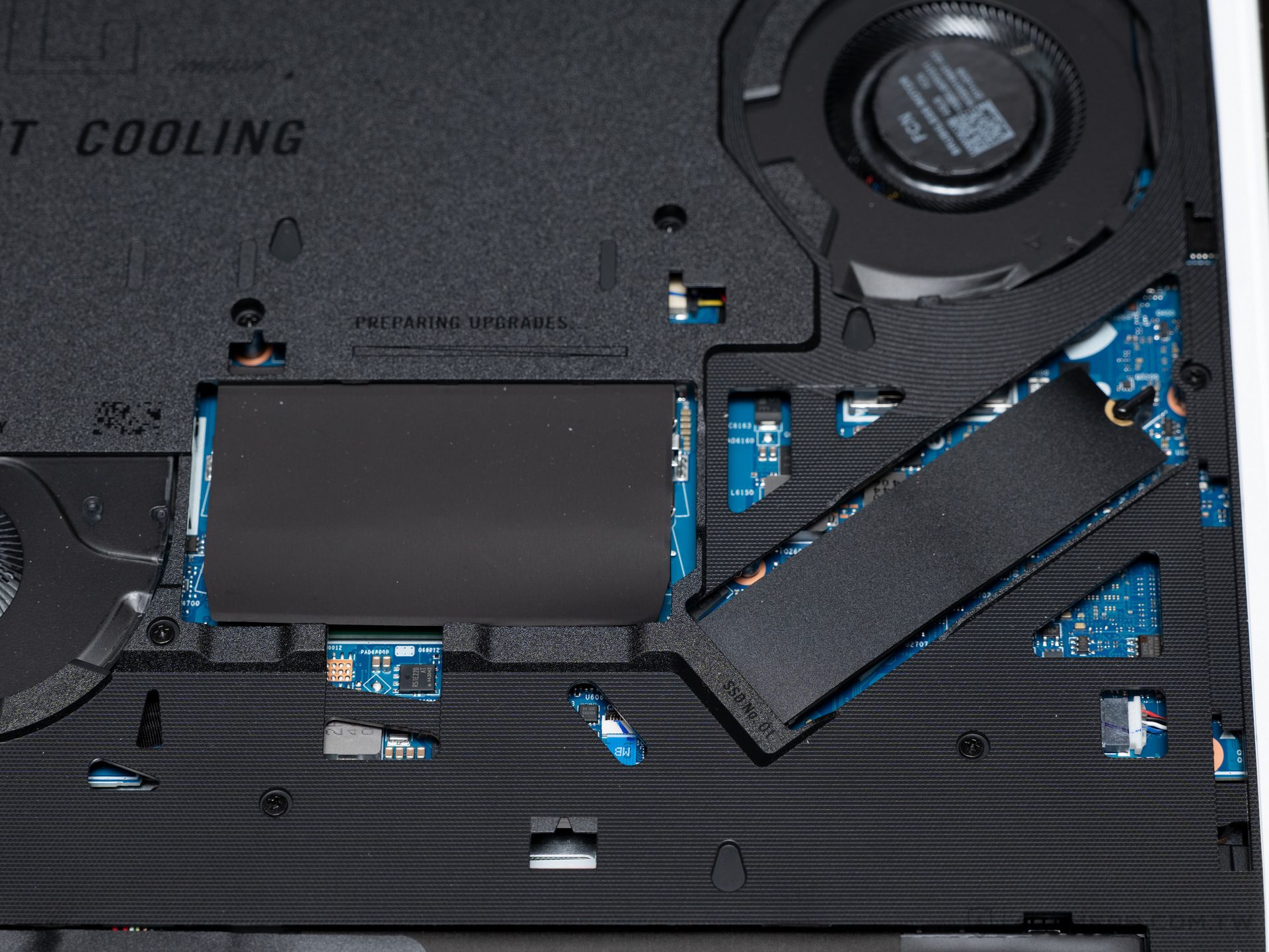 ASUS ROG Strix SCAR 18 2025 G835LX