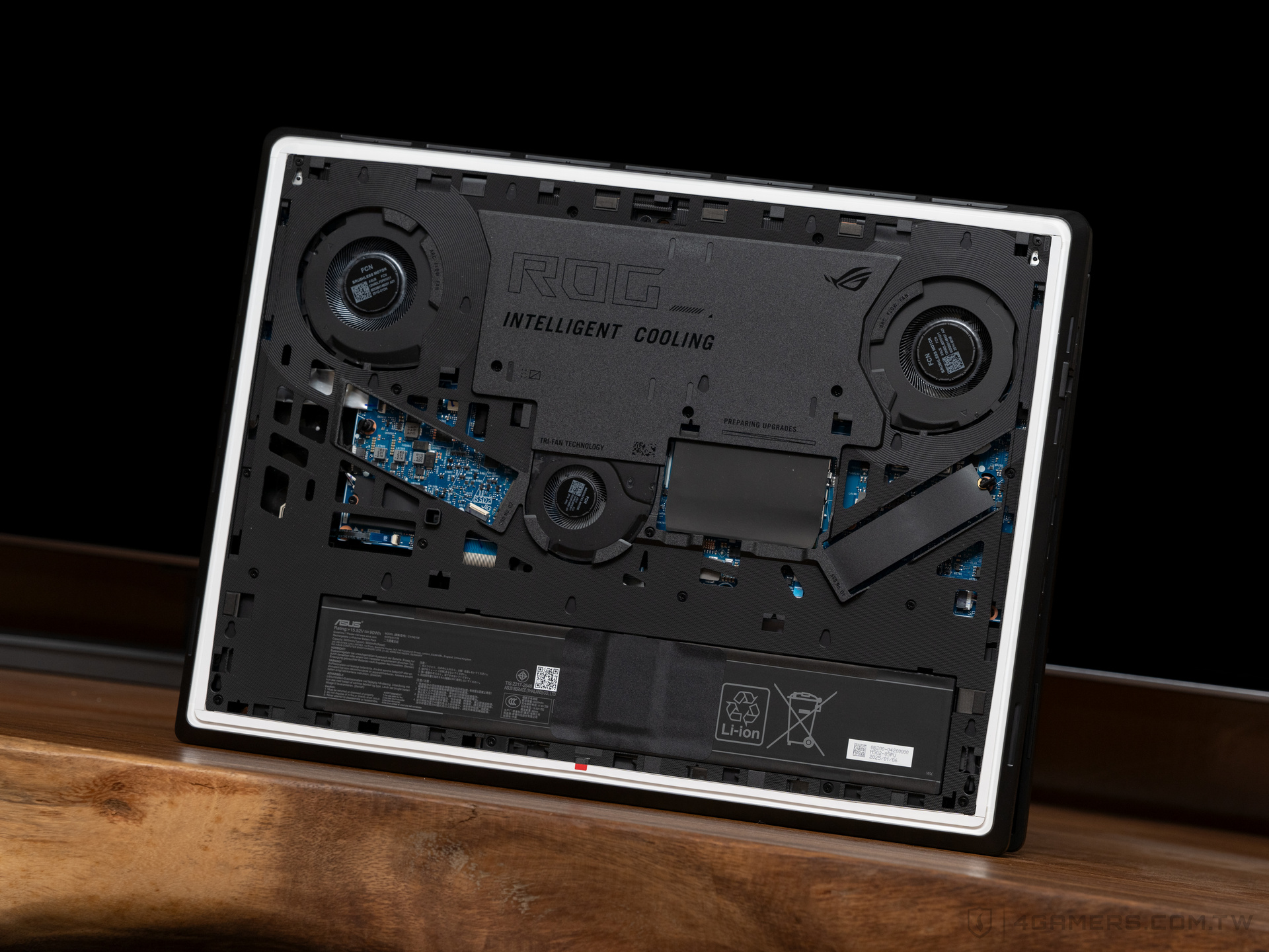 ASUS ROG Strix SCAR 18 2025 G835LX