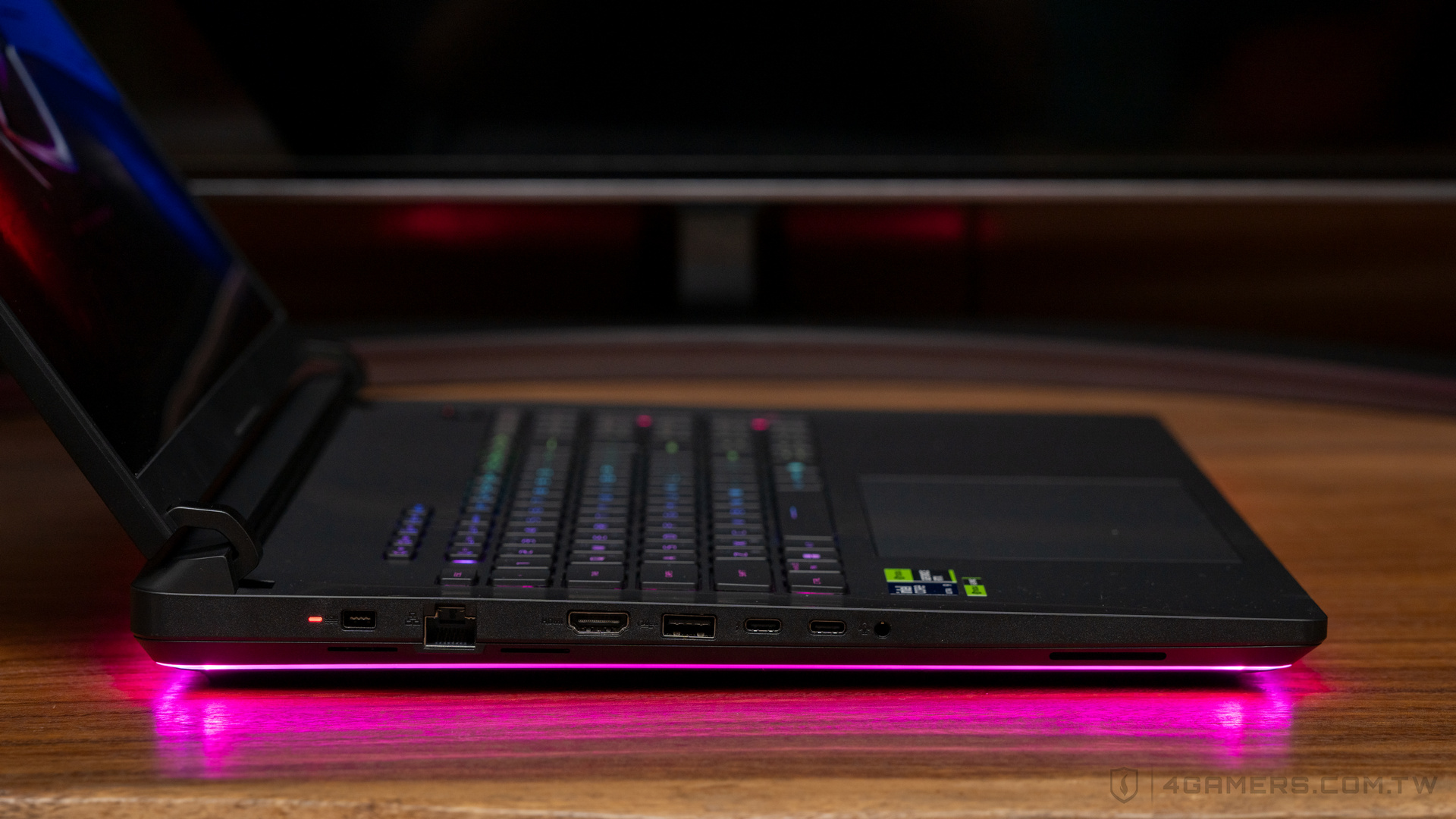 ASUS ROG Strix SCAR 18 2025 G835LX