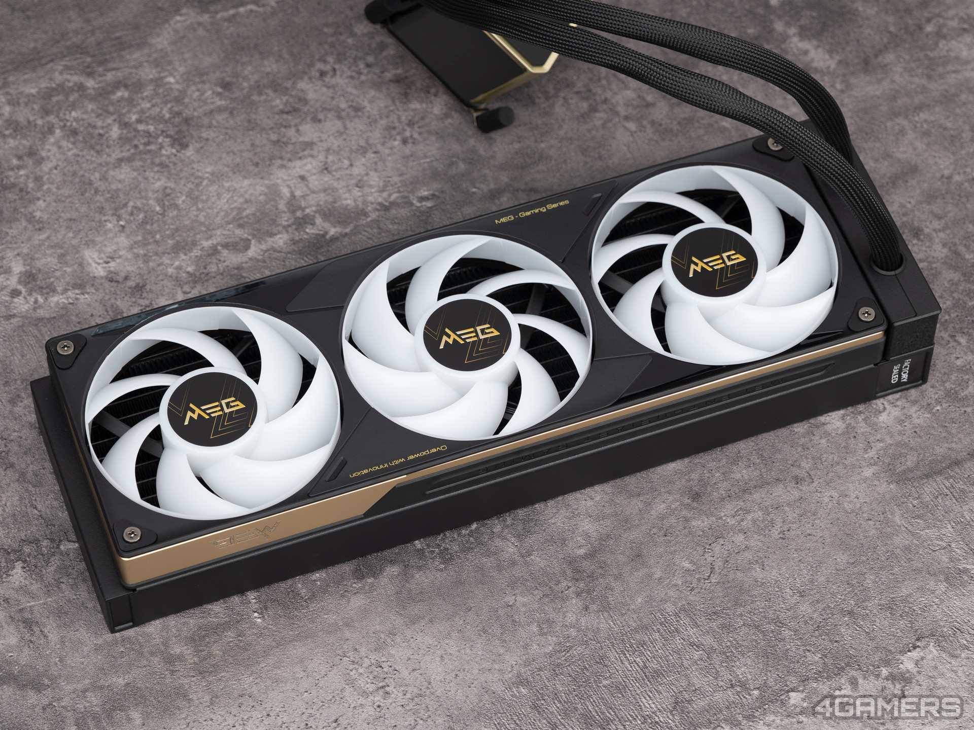 MSI MEG CORELIQUID E15 360