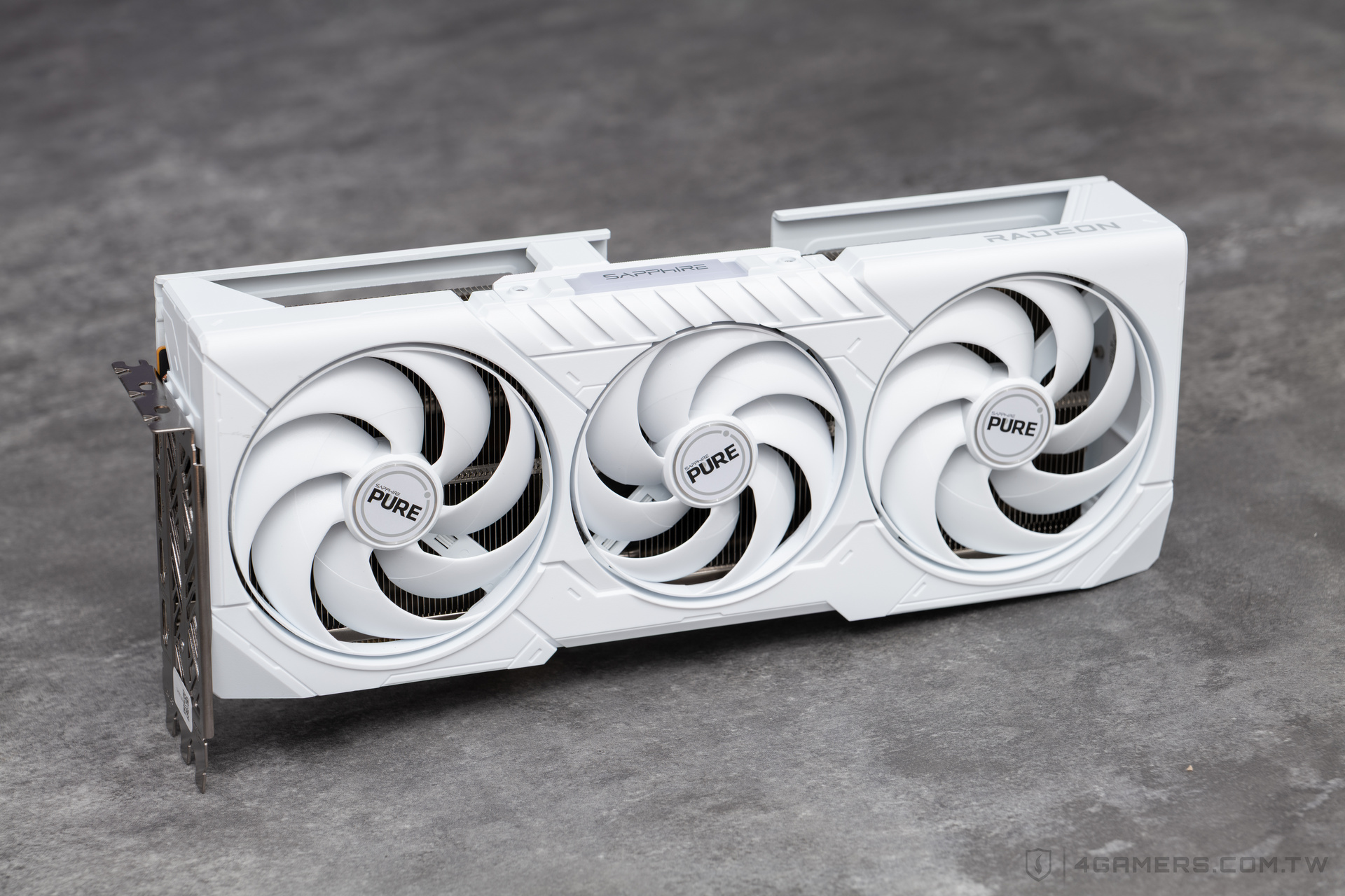 SAPPHIRE PURE Radeon RX 9070 XT and RX 9070