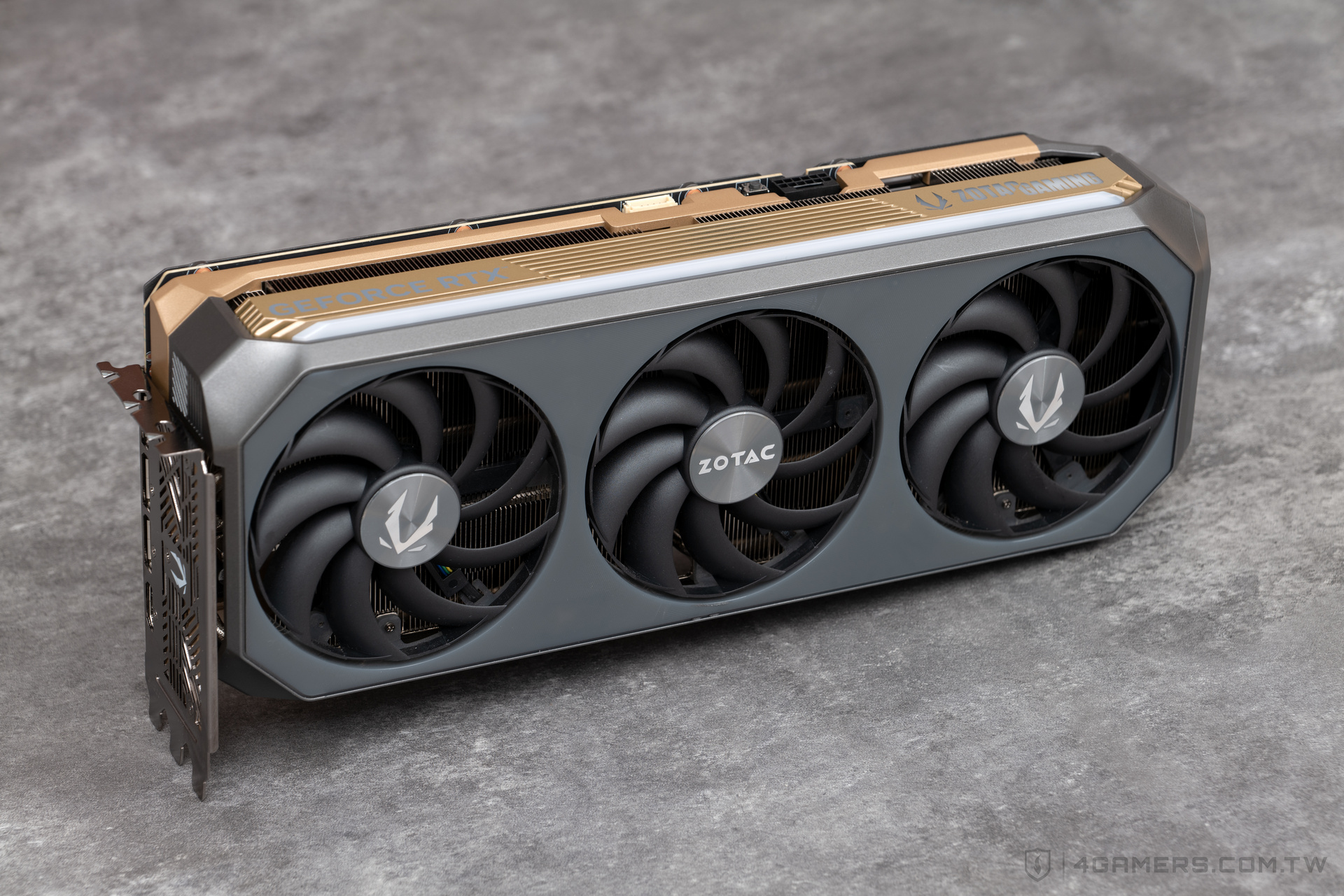 ZOTAC GAMING GeForce RTX 5080 AMP Extreme INFINITY