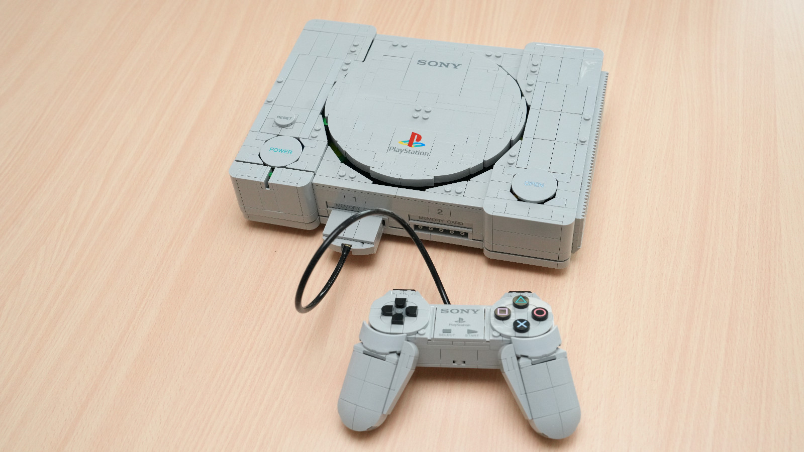 樂高推出初代 PlayStation 1:1 比例模型開箱 樂高推出初代 PlayStation 1:1 比例模型開箱