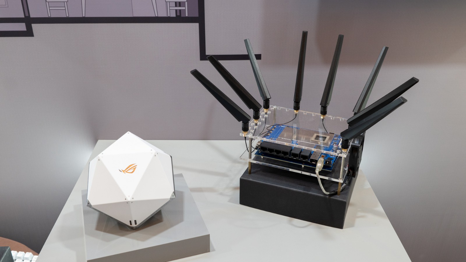 W8 Router 華碩展出Wi-Fi 8路由器原型機,傳輸速率比Wi-Fi 7機種多10% | 4Gamers