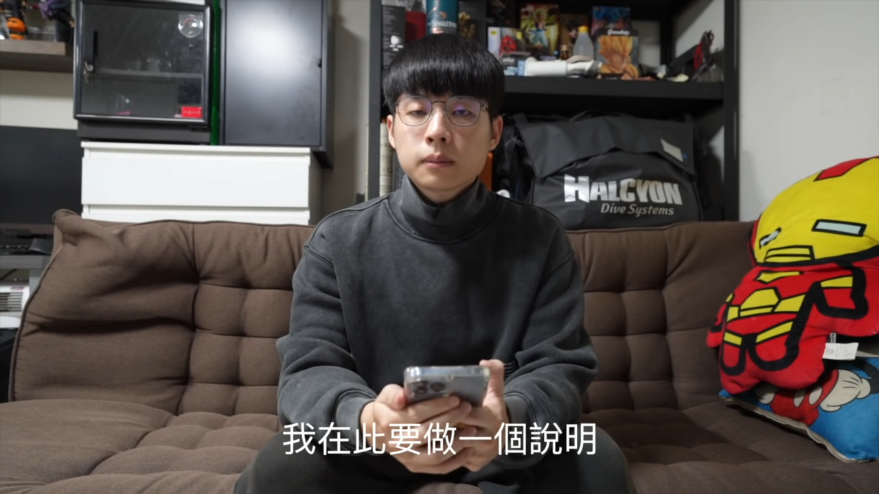 Toyz had a falling out with his former colleague Zhou Zhou. Zhou Zhou accused Toyz of owed money and cheated gambling, and told each other thumbnail