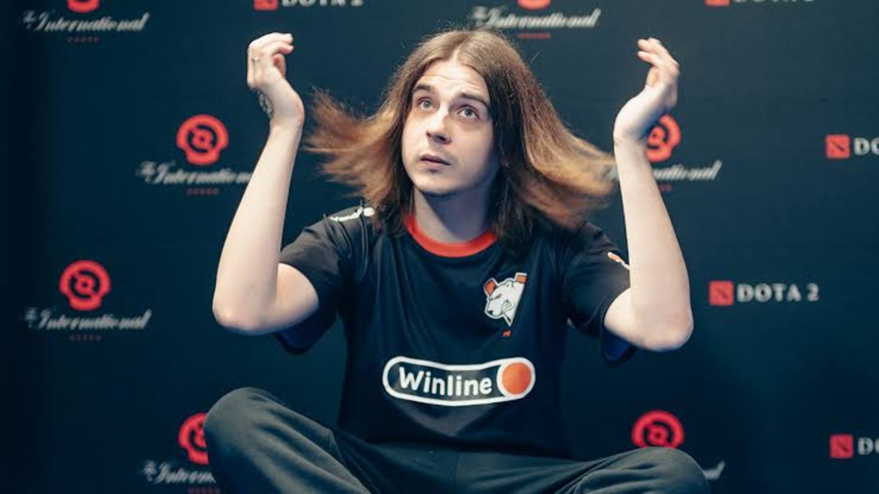 It’s like warming up your fingers!  Virtus.pro crushed their opponents 2-0 in the Dota Pinnacle 25 Year game.