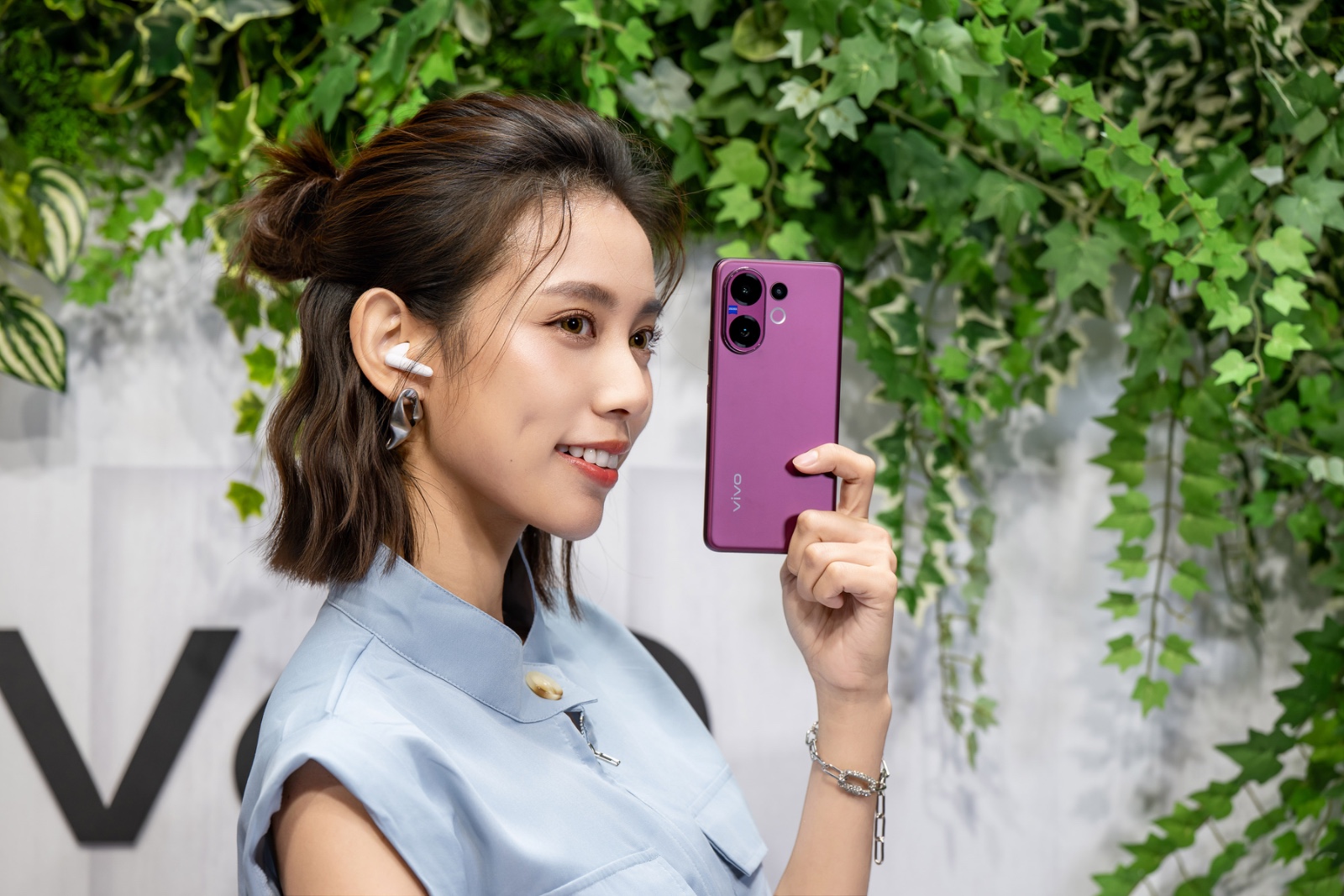 【新聞照片09】vivo Buds Air3推雲朵白、藍莓藍雙色,售價1,199元。