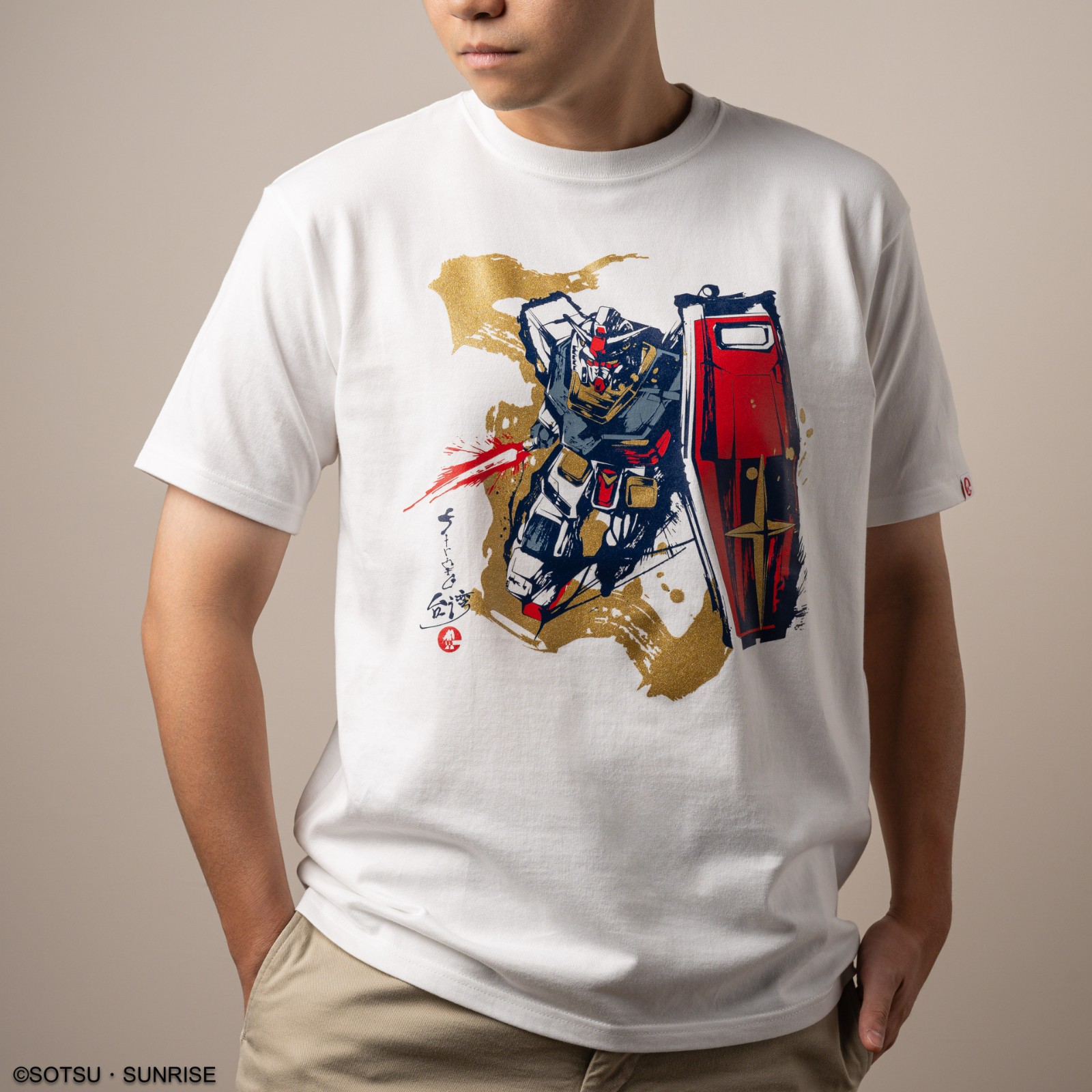 圖說：STRICT-G JAPAN×TAIWAN 限定「機動戰士鋼彈」水墨風短袖T恤 RX-78-2鋼彈，售價NT$1,750。