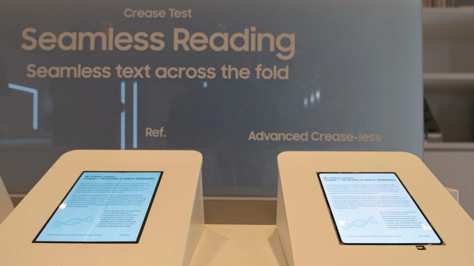 Samsung-Display-Crease-Less-Foldable-OLED-Panel-Comparison-CES-2026-1920x1080 (1)