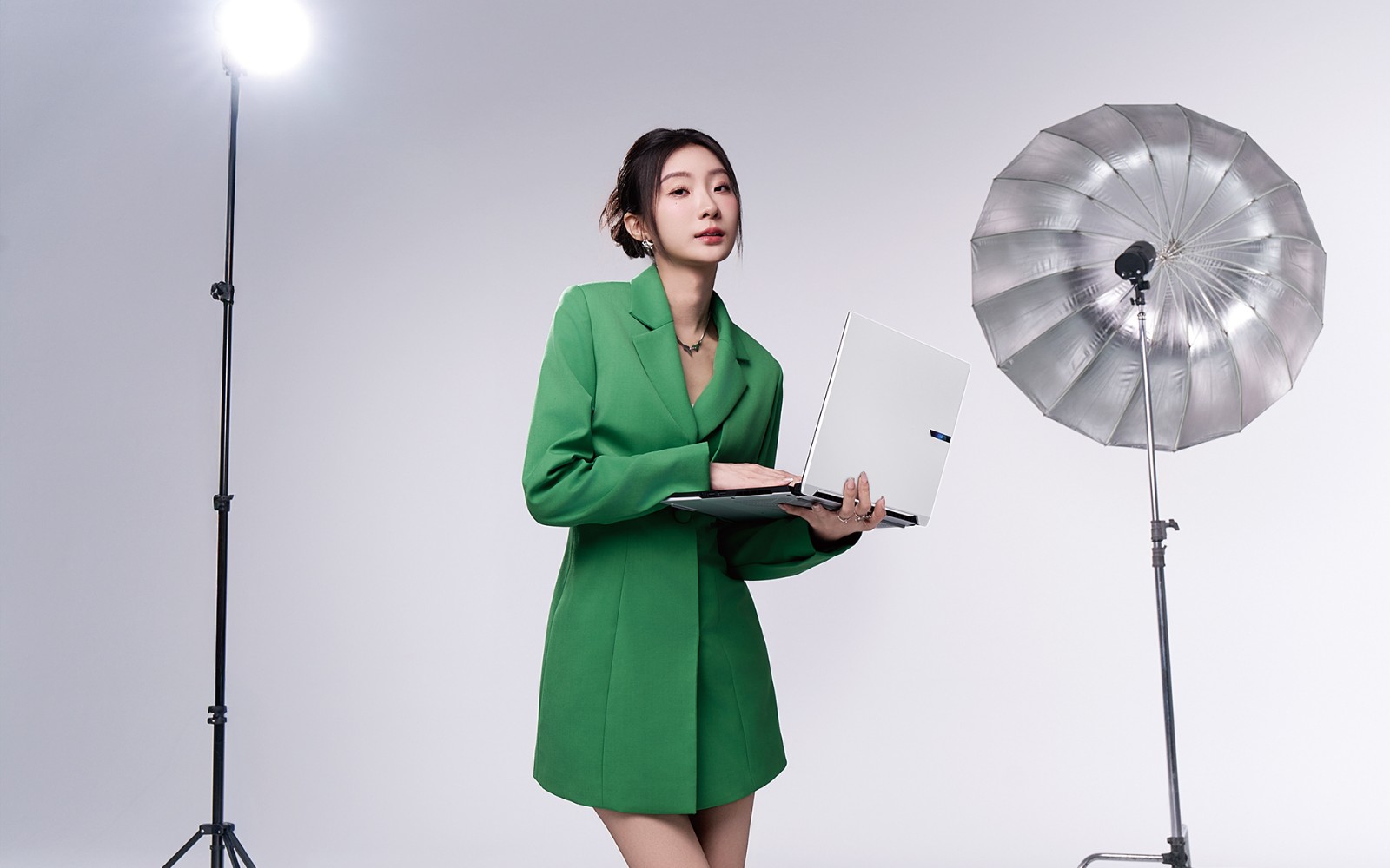GIGABYTE_AERO_陳華-1