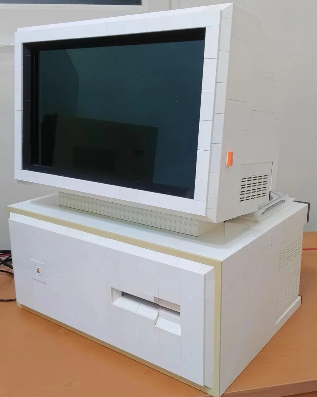 i-built-this-using-a-cheap-oled-monitor-v0-06s1kqm7djmf1