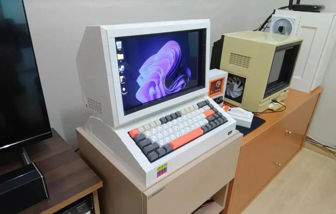 i-built-this-using-a-cheap-oled-monitor-v0-xsurcrm7djmf1