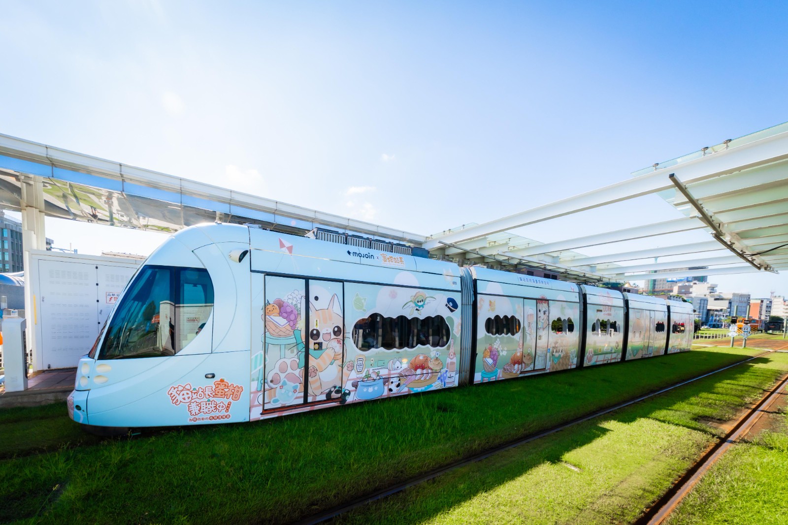 【新聞圖片08】跟著蜜柑玩遍港都!聯名彩繪輕軌列車6月22日正式首航