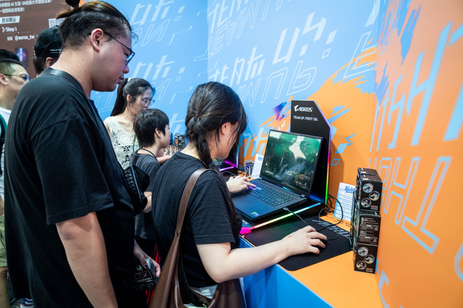玩家體驗 AORUS MASTER 16，3A 大作開到滿效能！流暢畫面直接征服全場！
