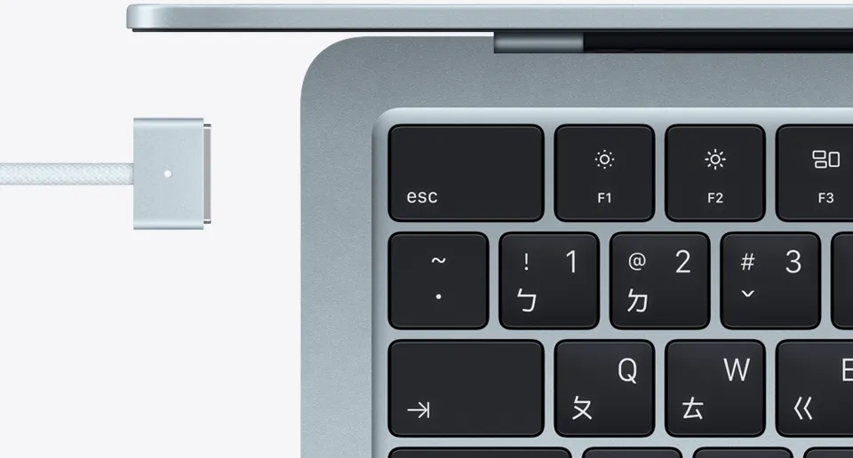 design_magsafe_skyblue__gii6y9jn1yai_large_2x