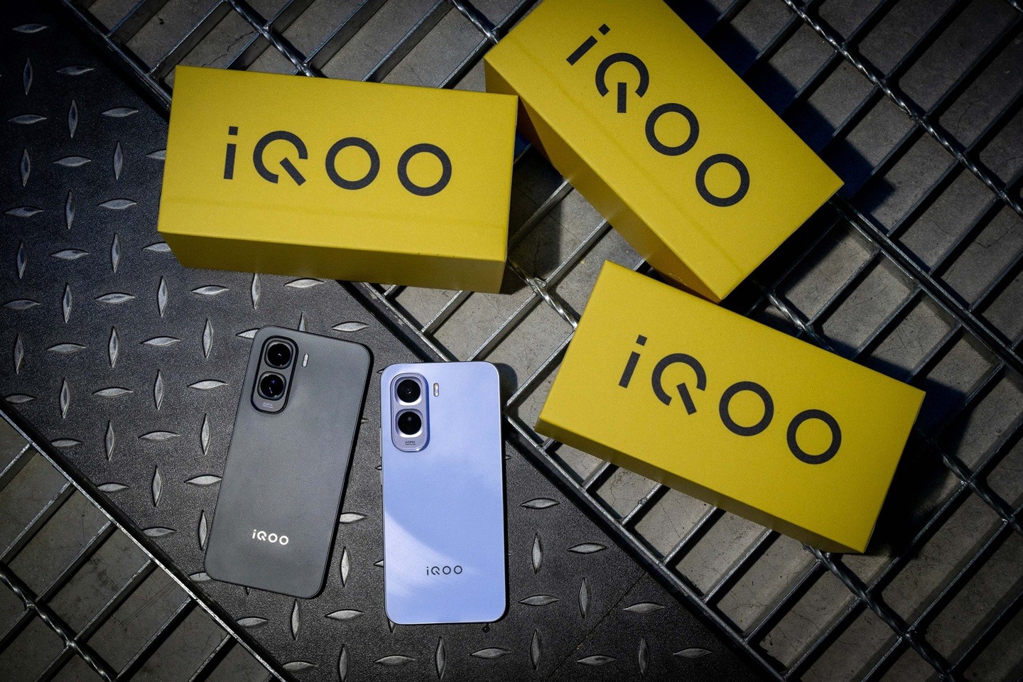 【iQOO新聞照片01】vivo子品牌iQOO今(12)發表全新iQOO Z11,搭載全台首款9020mAh超大容量藍海電池,以「全天候電力怪獸」之姿,打造兼顧長效續航與穩定輸出的極致實戰體驗。