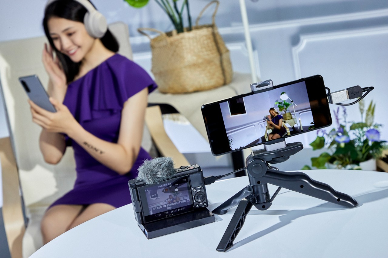 Xperia 1 III 具備UVC連結功能，可做為輕巧的Sony相機家族的外部監視器使用