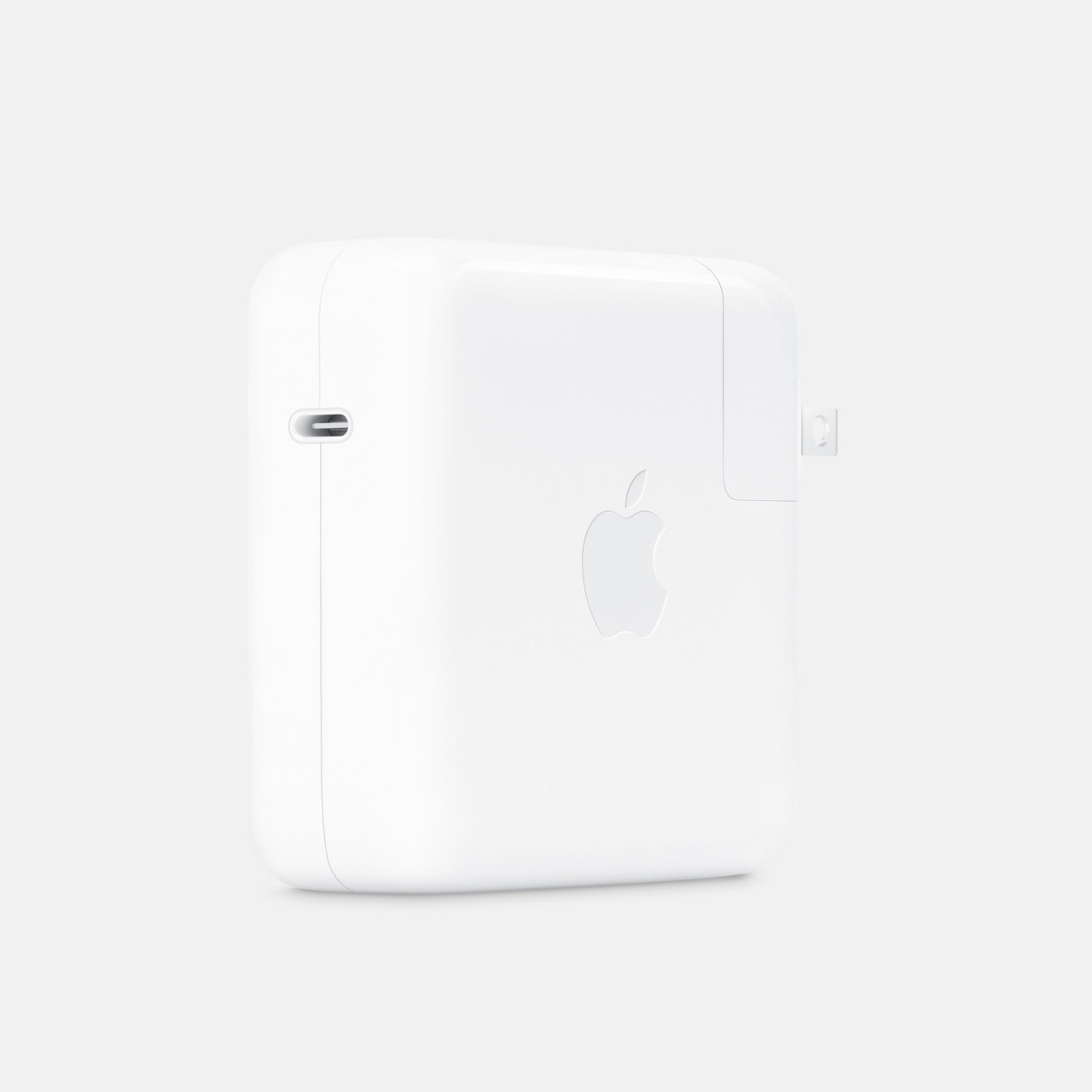 Apple-WWDC22-67W-dual-USB-C-Power-Adapter-220606