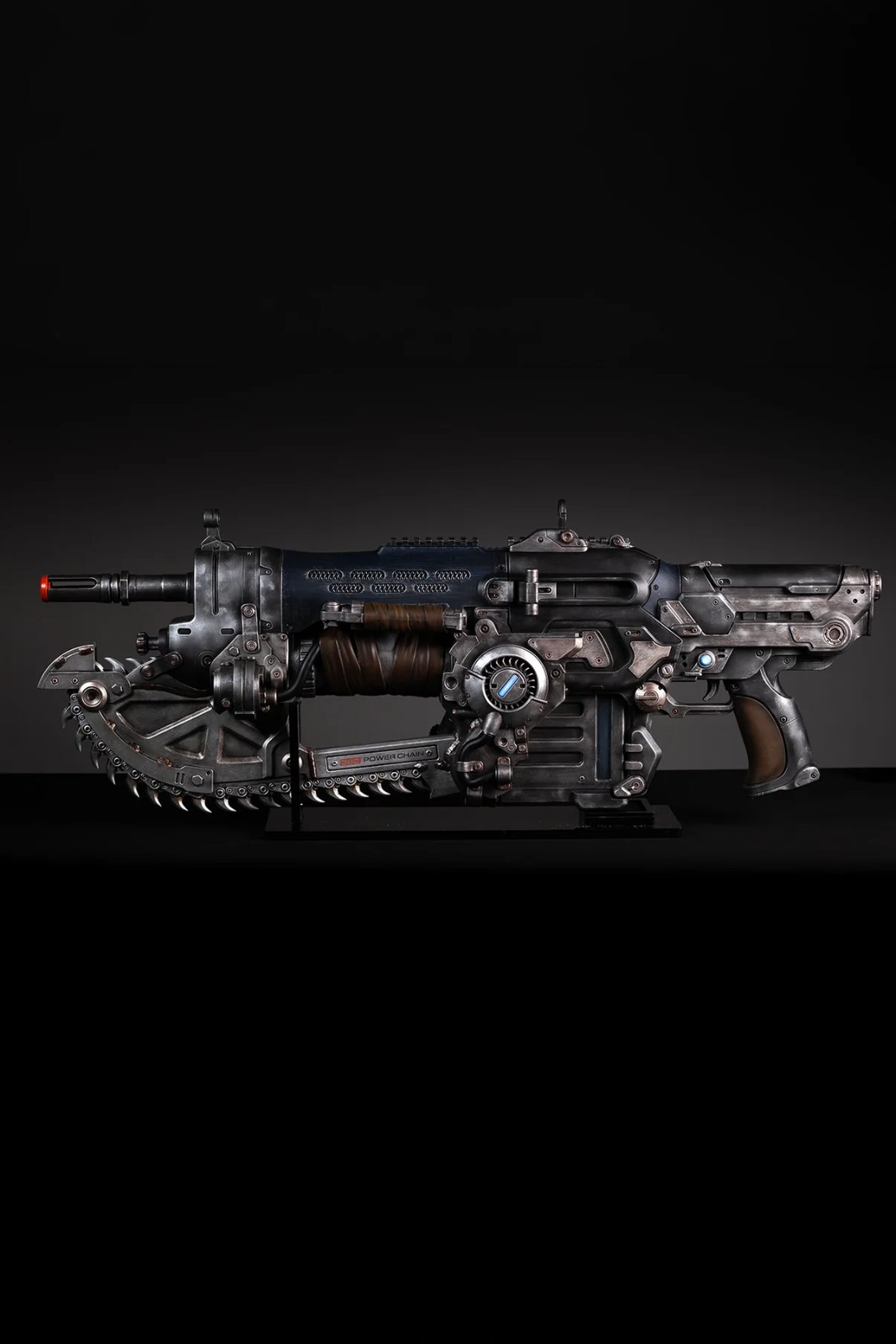 XBOX-GOWLancerReplica-GridImage-2_3-1333x2000-2