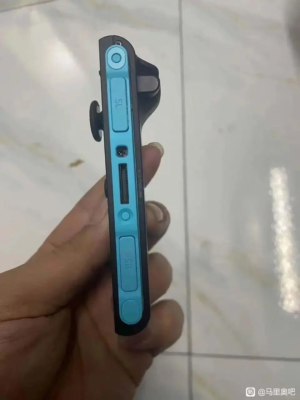 new-joy-con-photos-from-chinese-sns-v0-2bwo0ia2h5be1