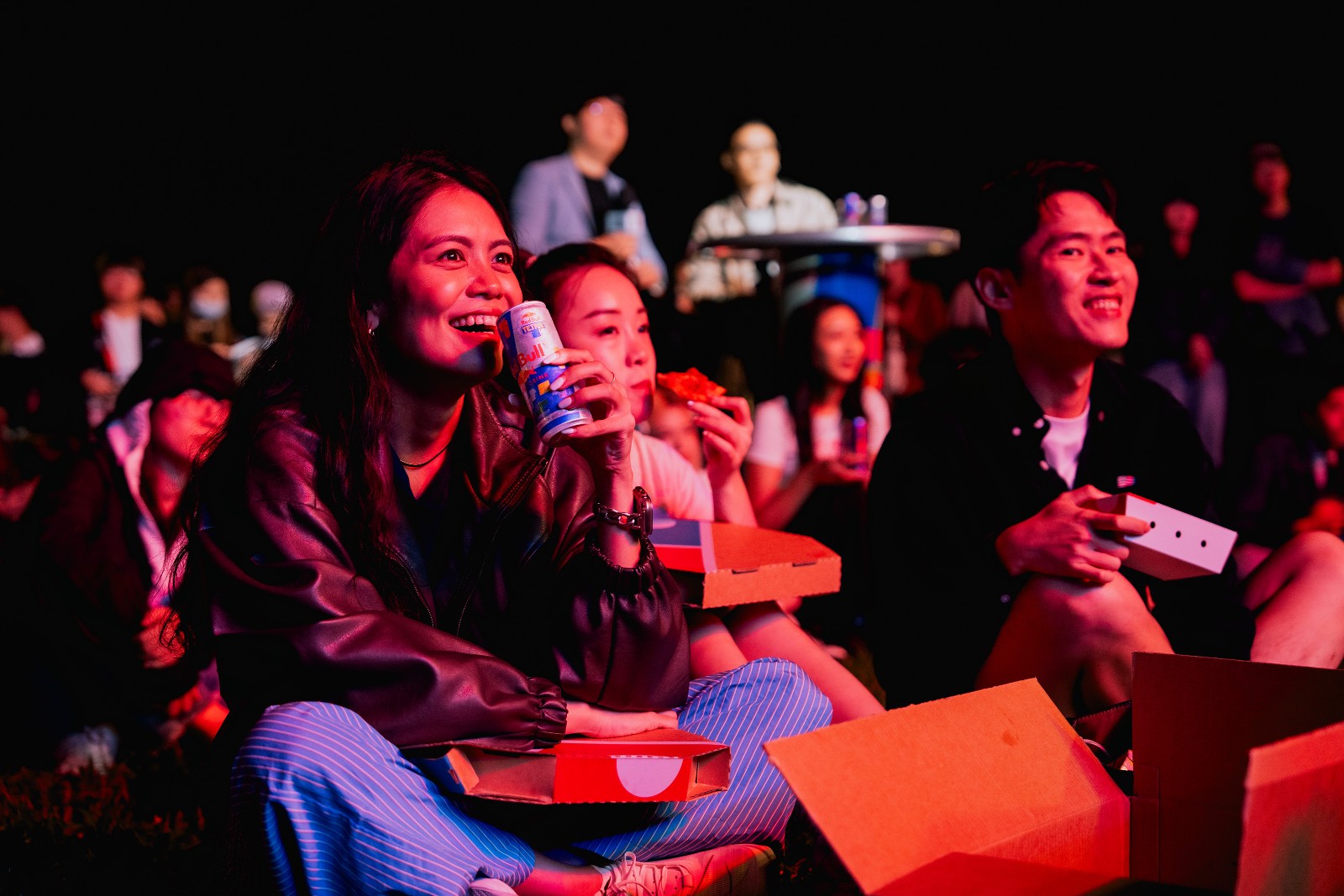 圖7_Red Bull為現場民眾提供能量補給,一同觀戰節奏緊張刺激的Red Bull Tetris台灣決賽。(Red Bull提供)