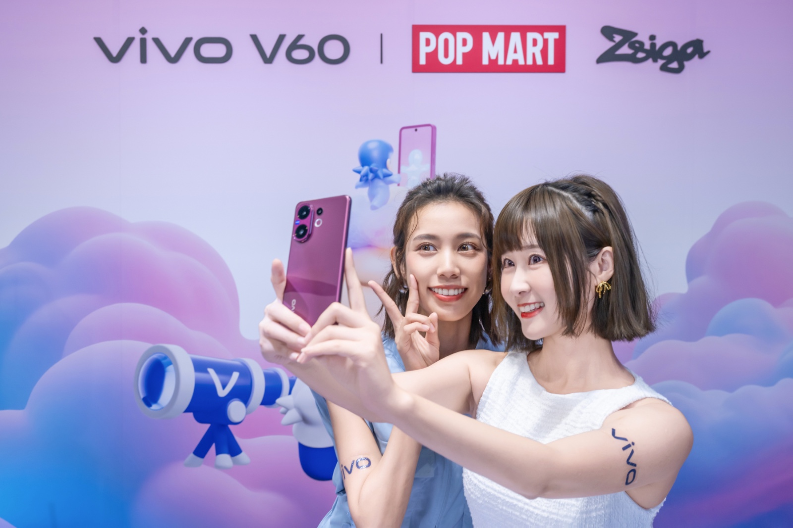 【新聞照片03】vivo V60延續V系列強大人像基因,配備5000萬畫素自拍鏡頭與影棚級AI柔光環穩坐「美拍神機」地位。