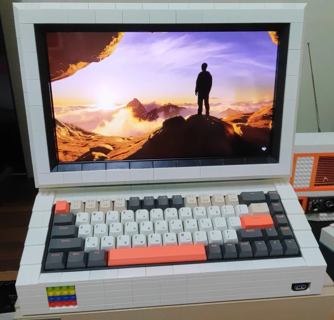 i-built-this-using-a-cheap-oled-monitor-v0-2lwy6rm7djmf1